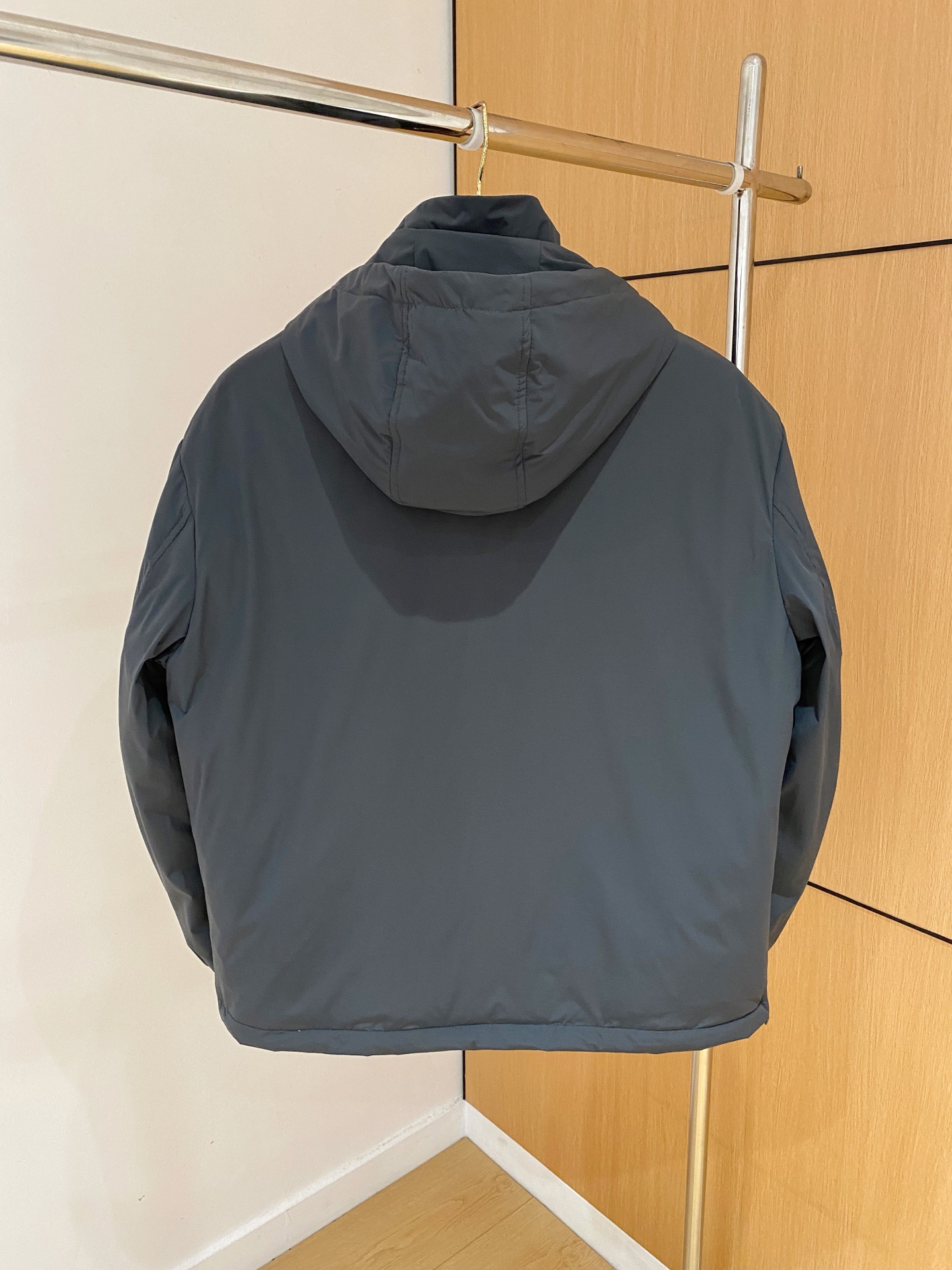 顶级品质>（羽绒系列)专柜官网同步发售！辅料全部原版定制出品，贸易公司真品订单。高级定制进口面料，以天然