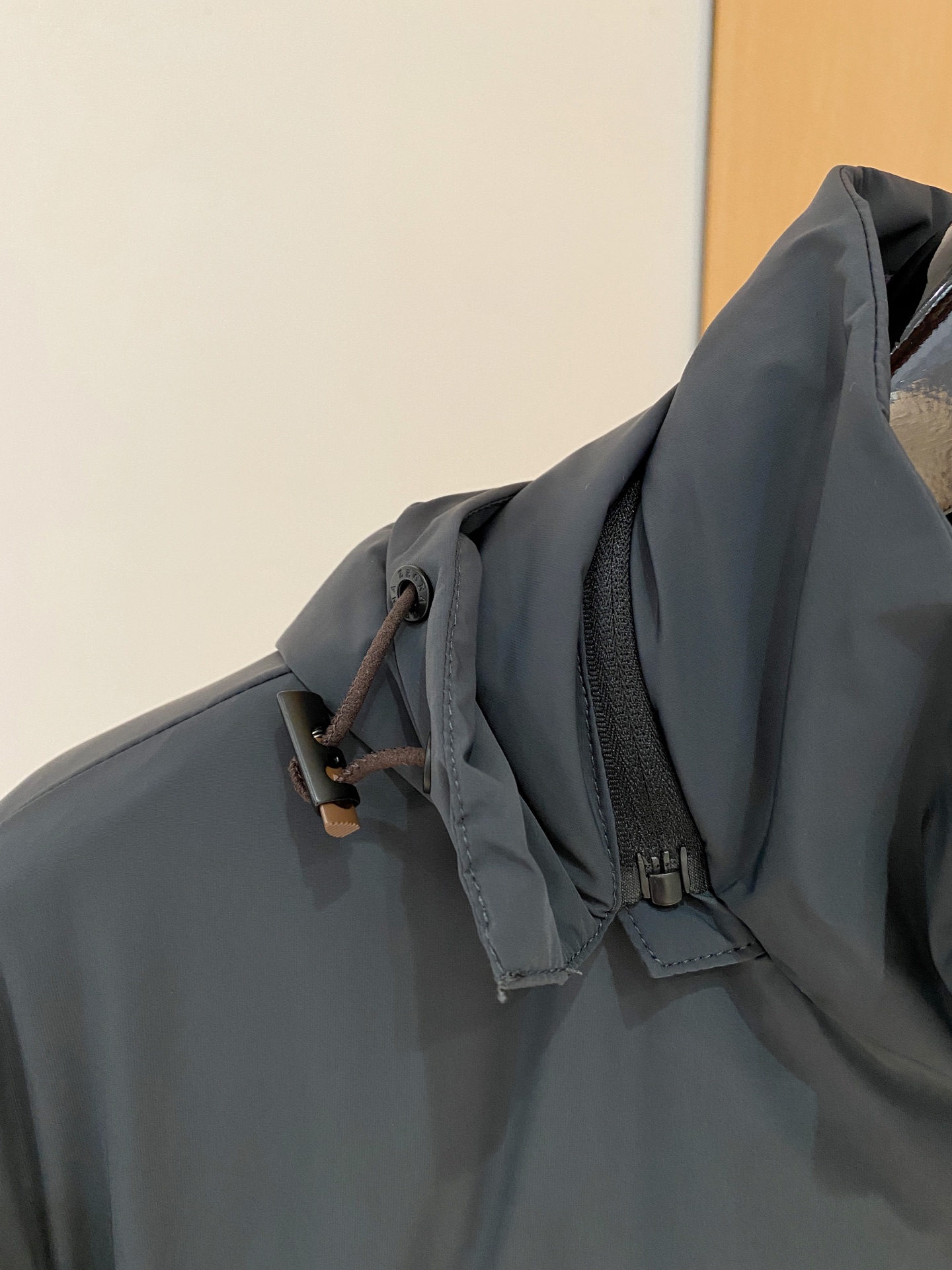 顶级品质>（羽绒系列)专柜官网同步发售！辅料全部原版定制出品，贸易公司真品订单。高级定制进口面料，以天然