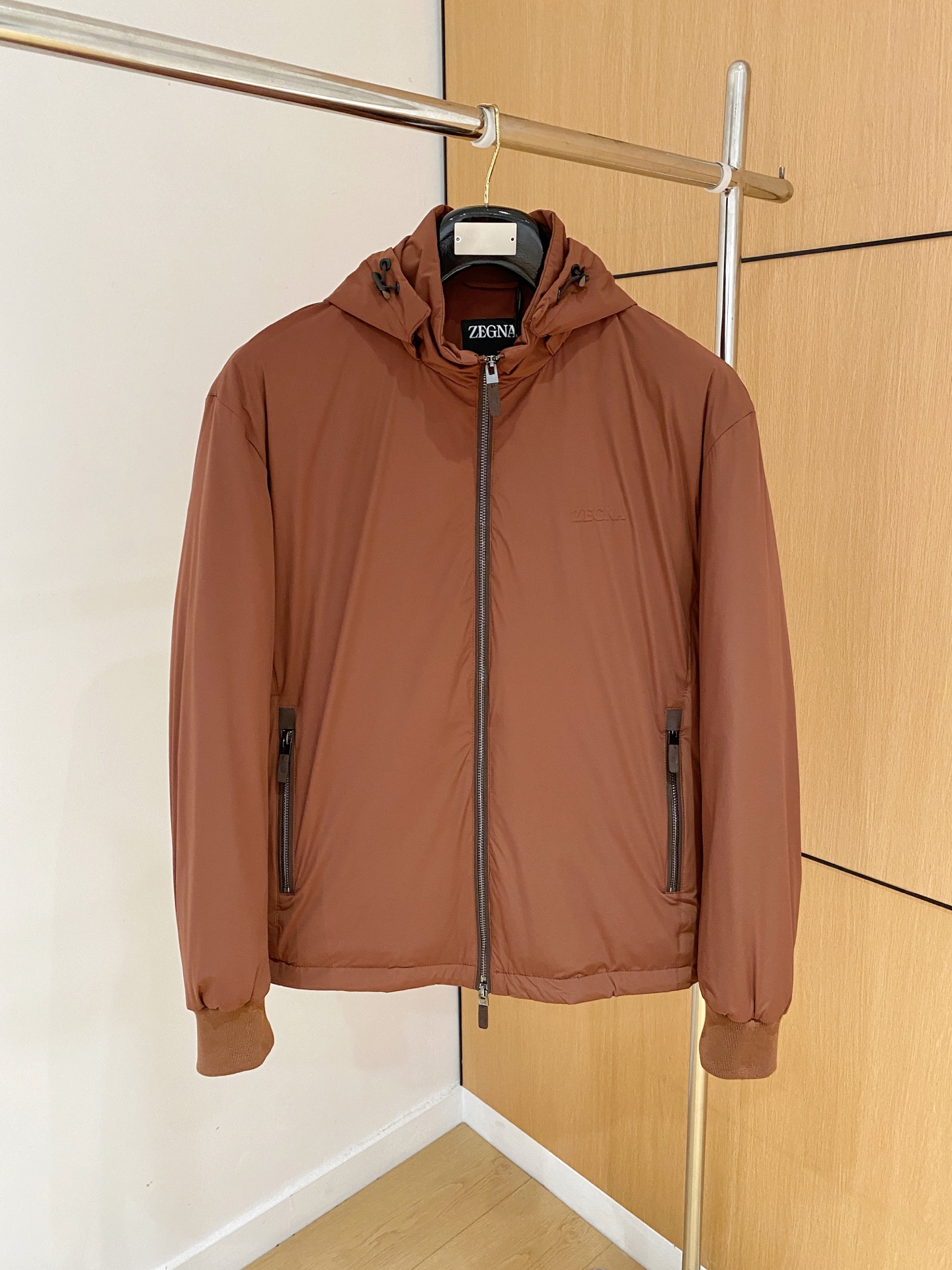 顶级品质>（羽绒系列)专柜官网同步发售！辅料全部原版定制出品，贸易公司真品订单。高级定制进口面料，以天然