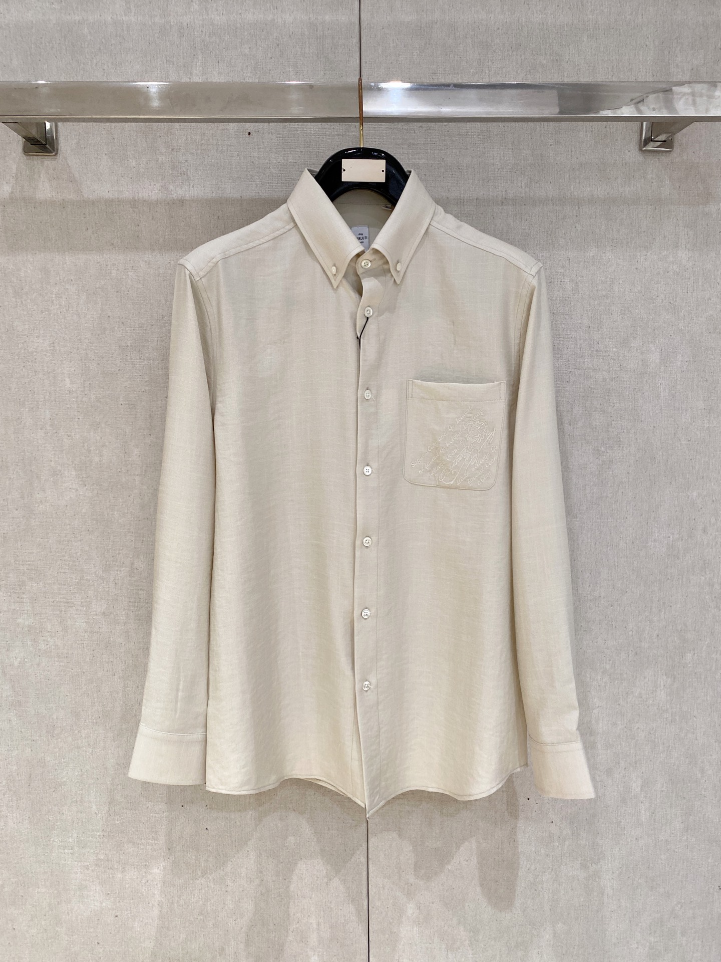 NO:711924,Top quality> (linen series) can be released simultaneously on the official website of the counter after the new year! All auxiliary materials are original custom-made and genuine orders from trading companies. Advanced custom-made imported fabrics are extracted from natural plant fibers. They are lighter and thinner than ordinary cotton fabrics. They are soft to the touch and comfortable to wear. They are not easy to irritate the skin at all. The fabric has good hygroscopicity and breathability. Size: 48-56,,19860909可年后顶级品质>(亚麻系列)专柜官网同步发售！辅料全部原版定制出品,贸易公司真品订单.高级定制进口面料,以天然植物纖維提炼出来,比一般棉织物轻薄 手感柔软,穿着舒适 完全不易有刺激皮肤 面料吸湿性、透气性良好 尺码: 48-56,,,Men's clothing