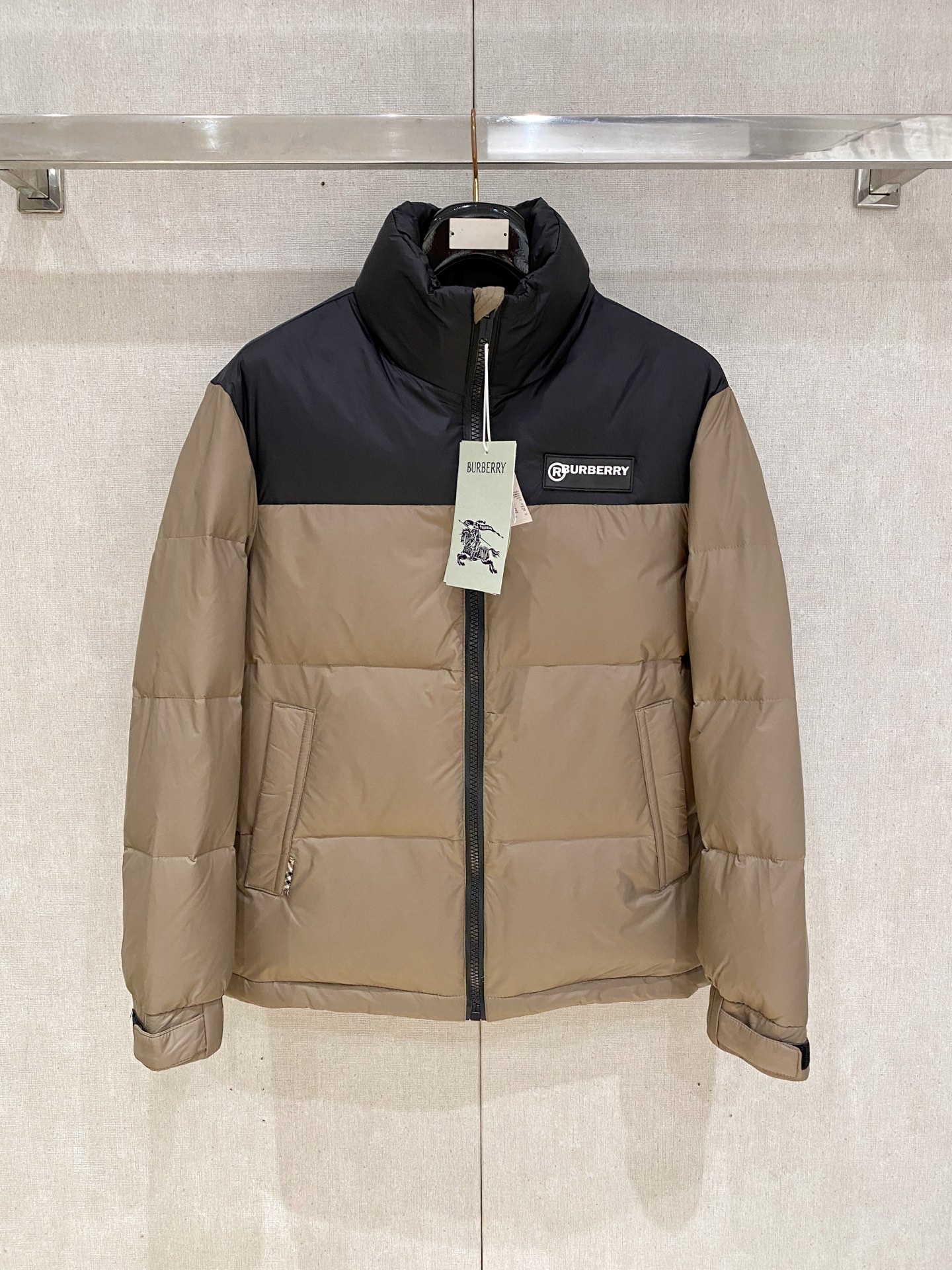 巴宝莉 冬季新品🌟时尚顶级羽绒服填充进口羽绒朵，100%市面最高品质，进口面料，里布最高标准，绝不跑绒，