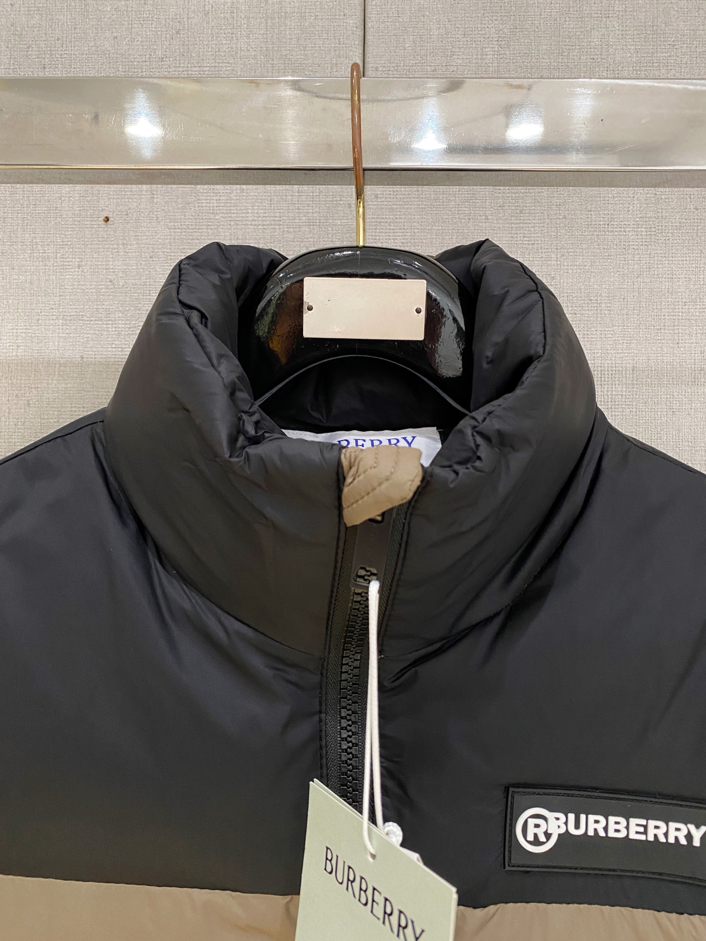 巴宝莉 冬季新品🌟时尚顶级羽绒服填充进口羽绒朵，100%市面最高品质，进口面料，里布最高标准，绝不跑绒，