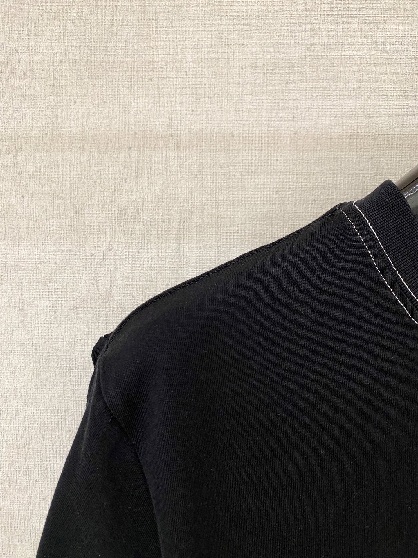 🌾退换# 迪奥Dior26春夏新品专柜首发最新款短袖圆领T恤 高端订制 设计前卫时尚！品牌logo重工艺