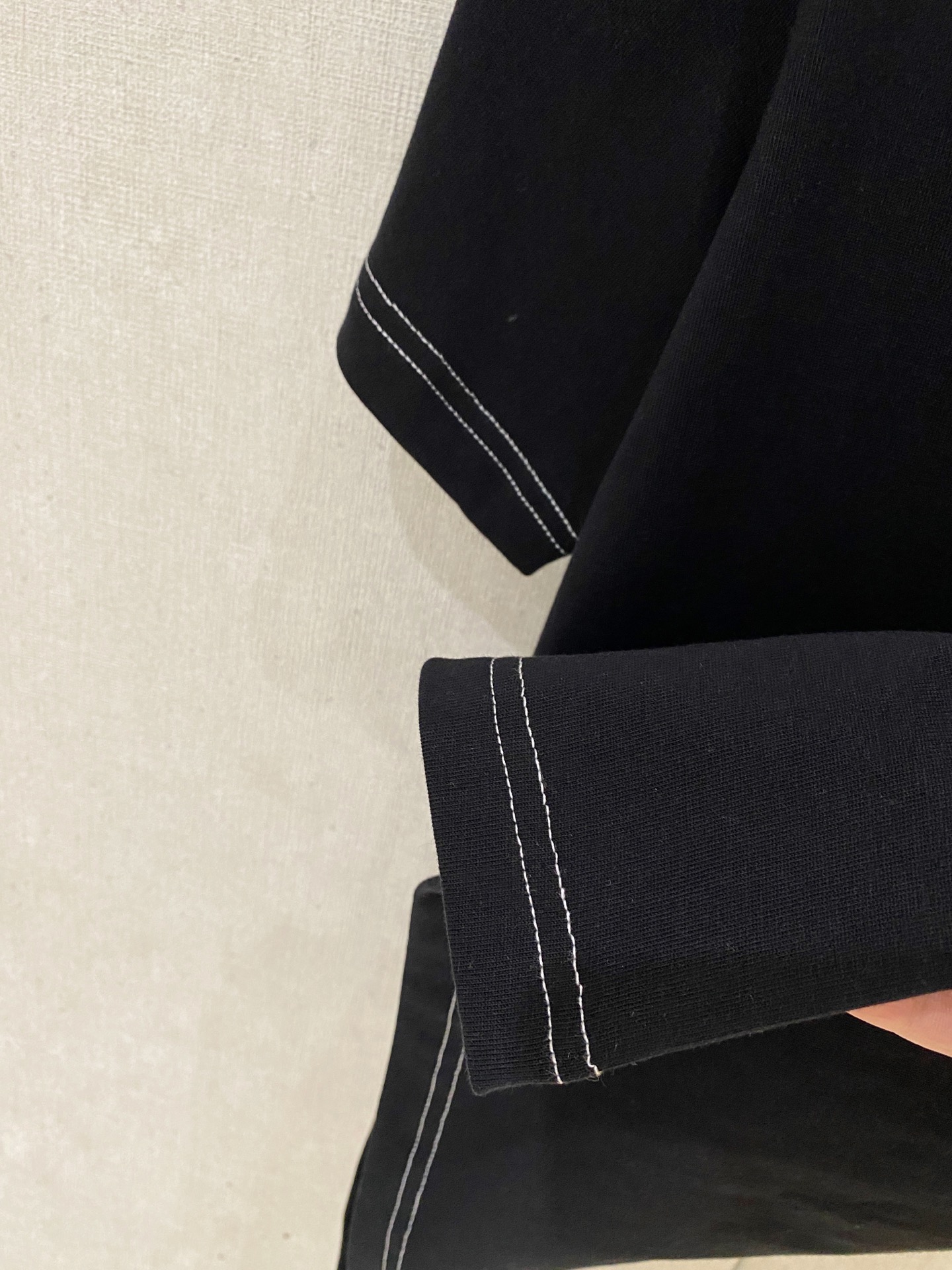 🌾退换# 迪奥Dior26春夏新品专柜首发最新款短袖圆领T恤 高端订制 设计前卫时尚！品牌logo重工艺