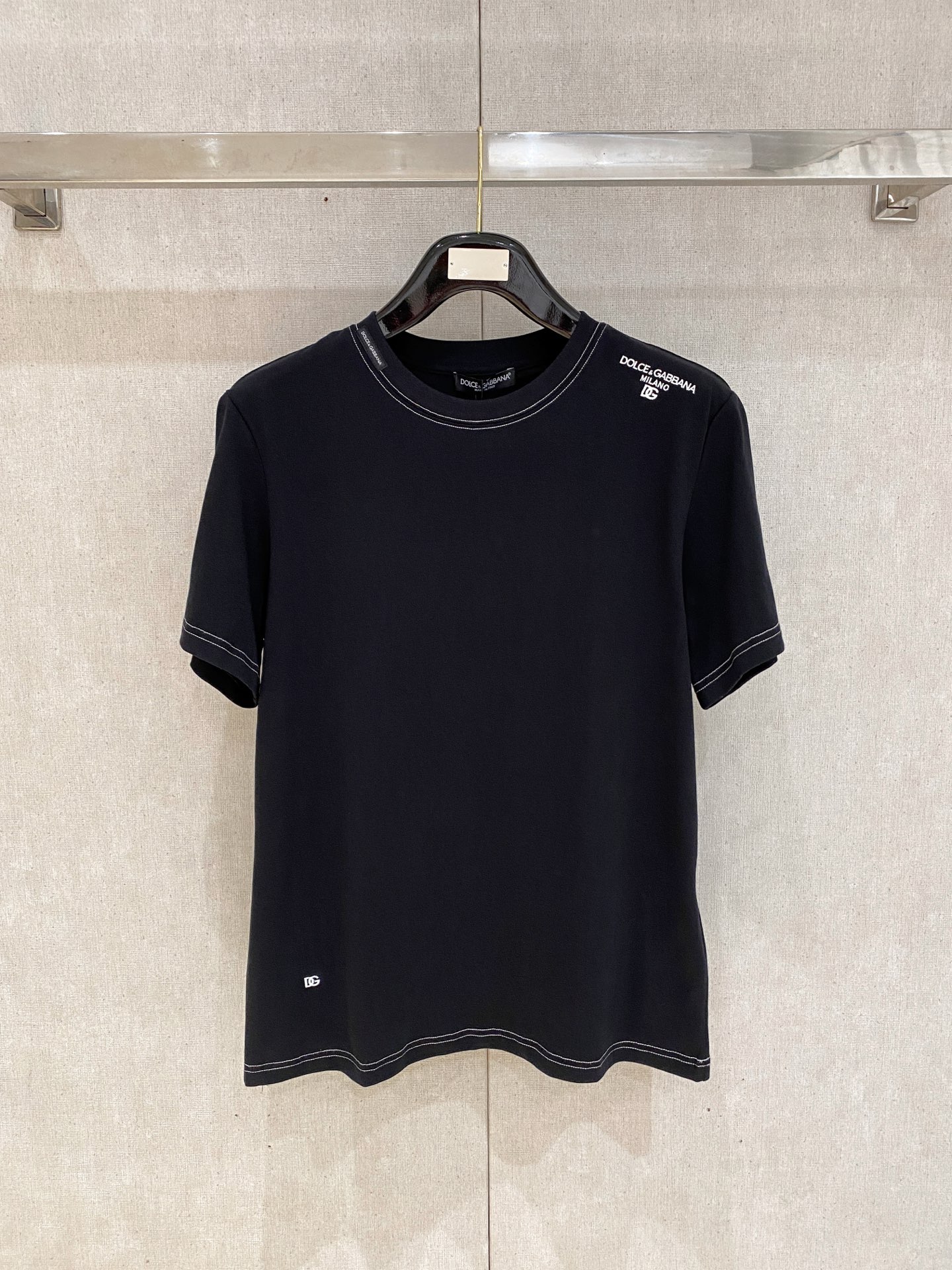 🌾退换# 杜嘉班纳D&G26春夏新品专柜首发最新款短袖圆领T恤 高端订制 设计前卫时尚！品牌logo重工