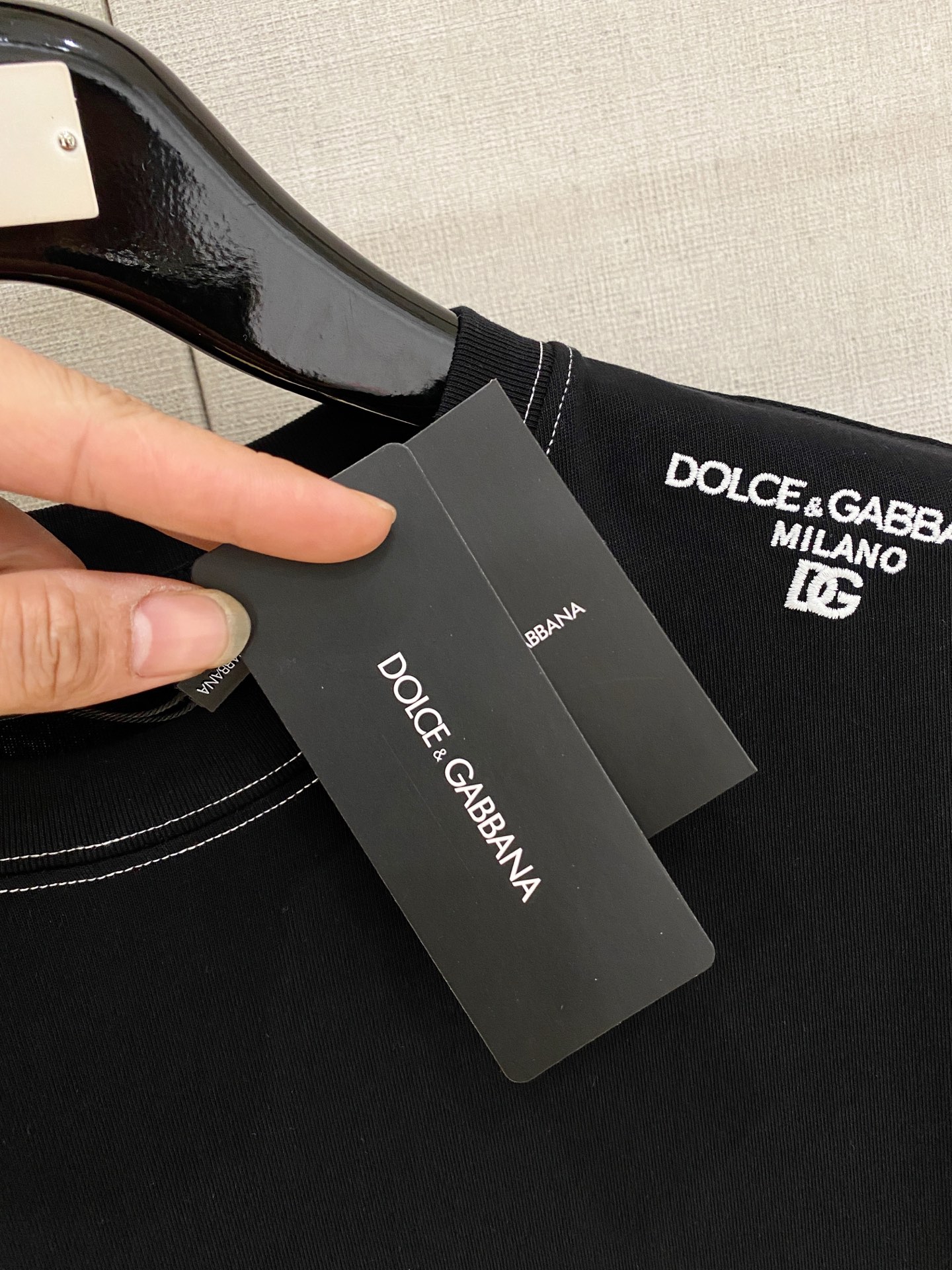 🌾退换# 杜嘉班纳D&G26春夏新品专柜首发最新款短袖圆领T恤 高端订制 设计前卫时尚！品牌logo重工