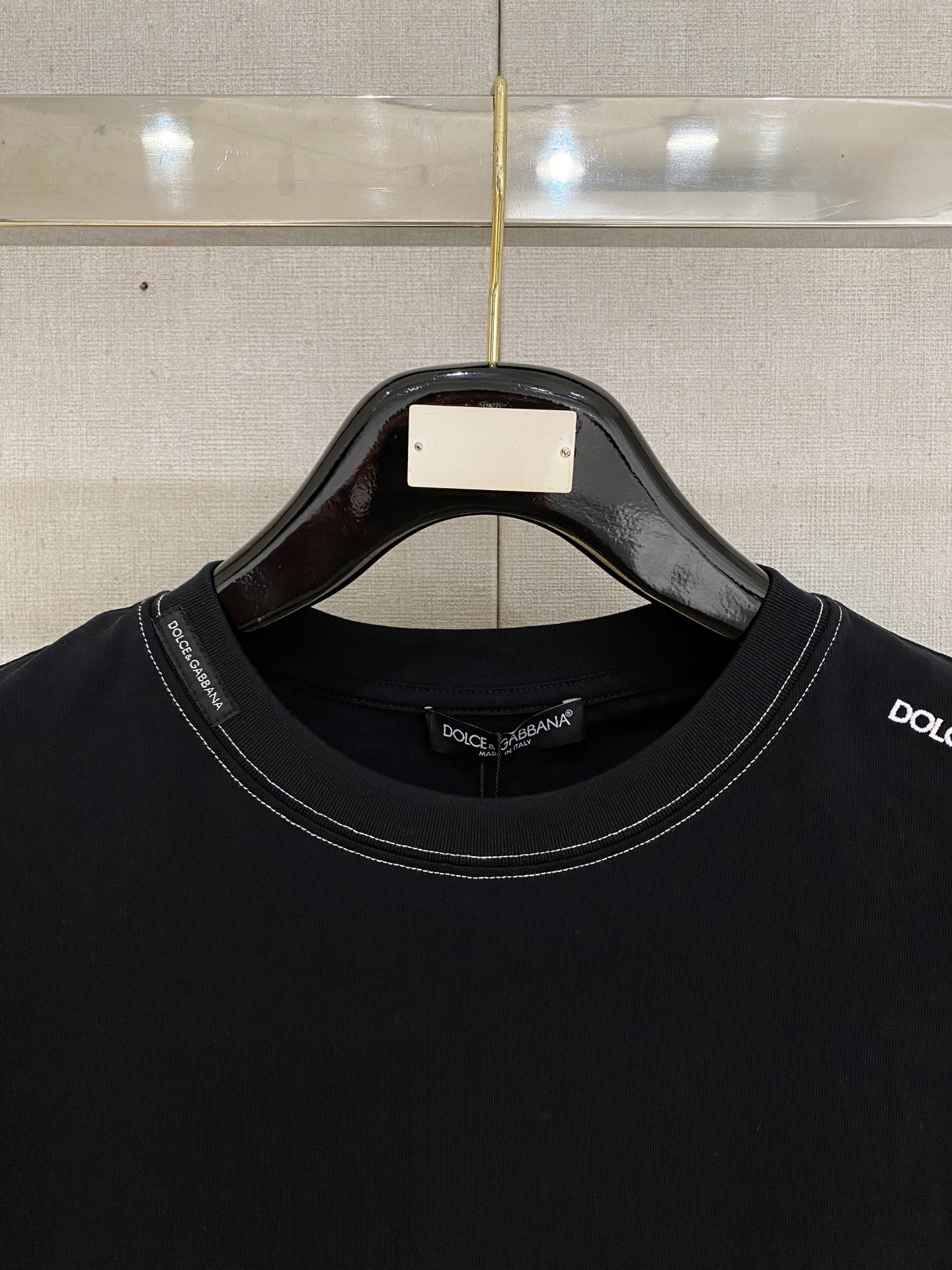 🌾退换# 杜嘉班纳D&G26春夏新品专柜首发最新款短袖圆领T恤 高端订制 设计前卫时尚！品牌logo重工