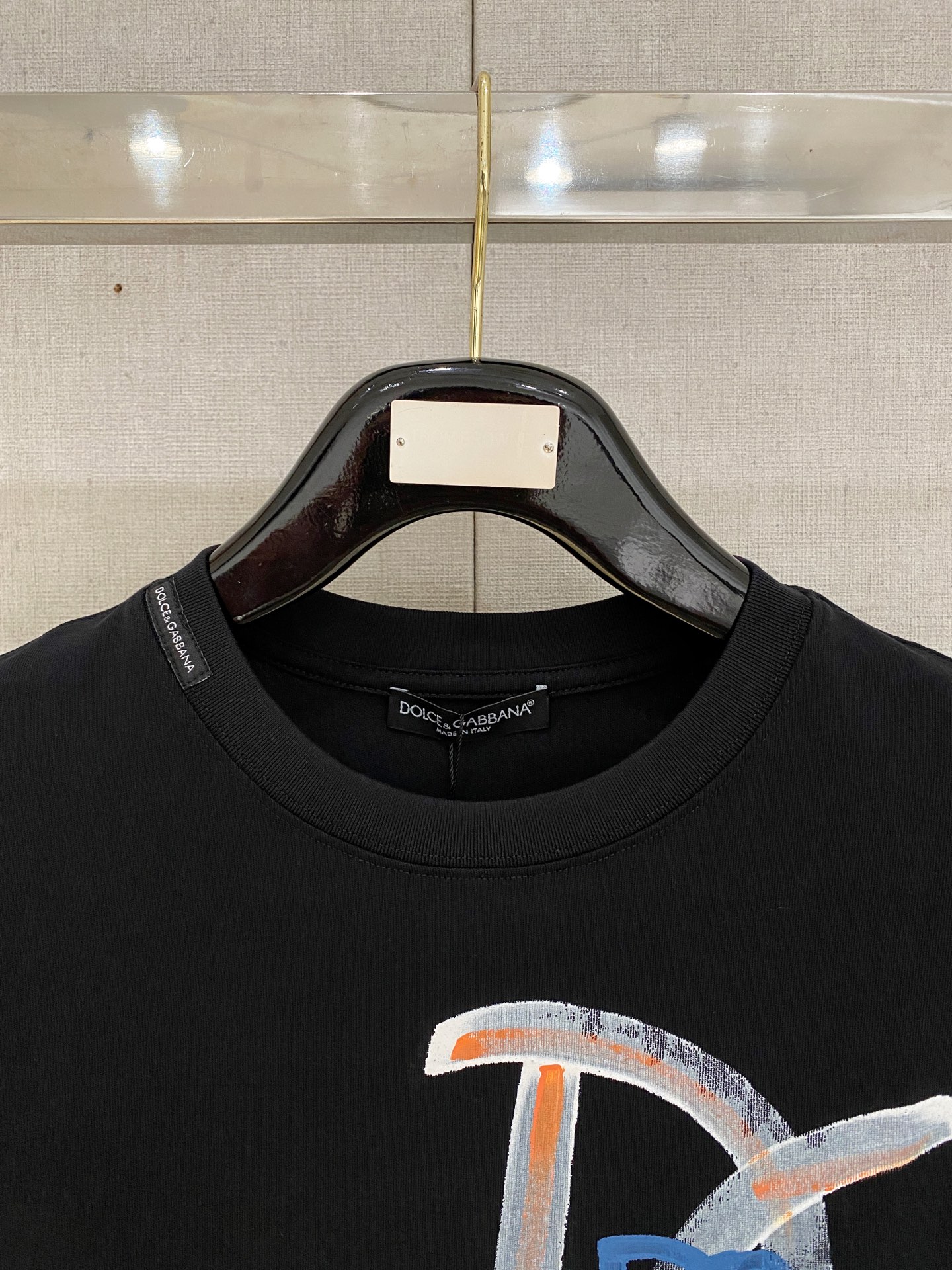 🌾退换# 杜嘉班纳D&G26春夏新品专柜首发最新款短袖圆领T恤 高端订制 设计前卫时尚！品牌logo手绘