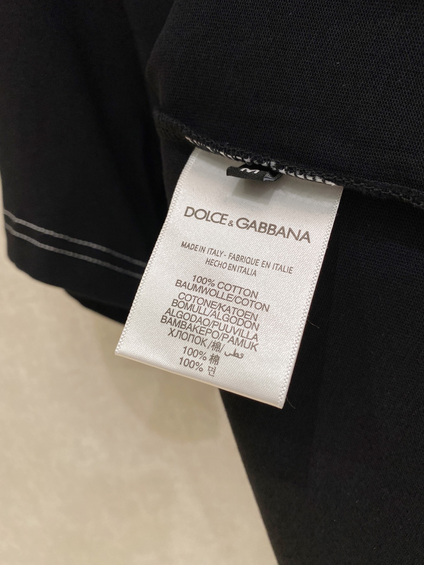 🌾退换# 杜嘉班纳D&G26春夏新品专柜首发最新款短袖圆领T恤 高端订制 设计前卫时尚！品牌logo重工