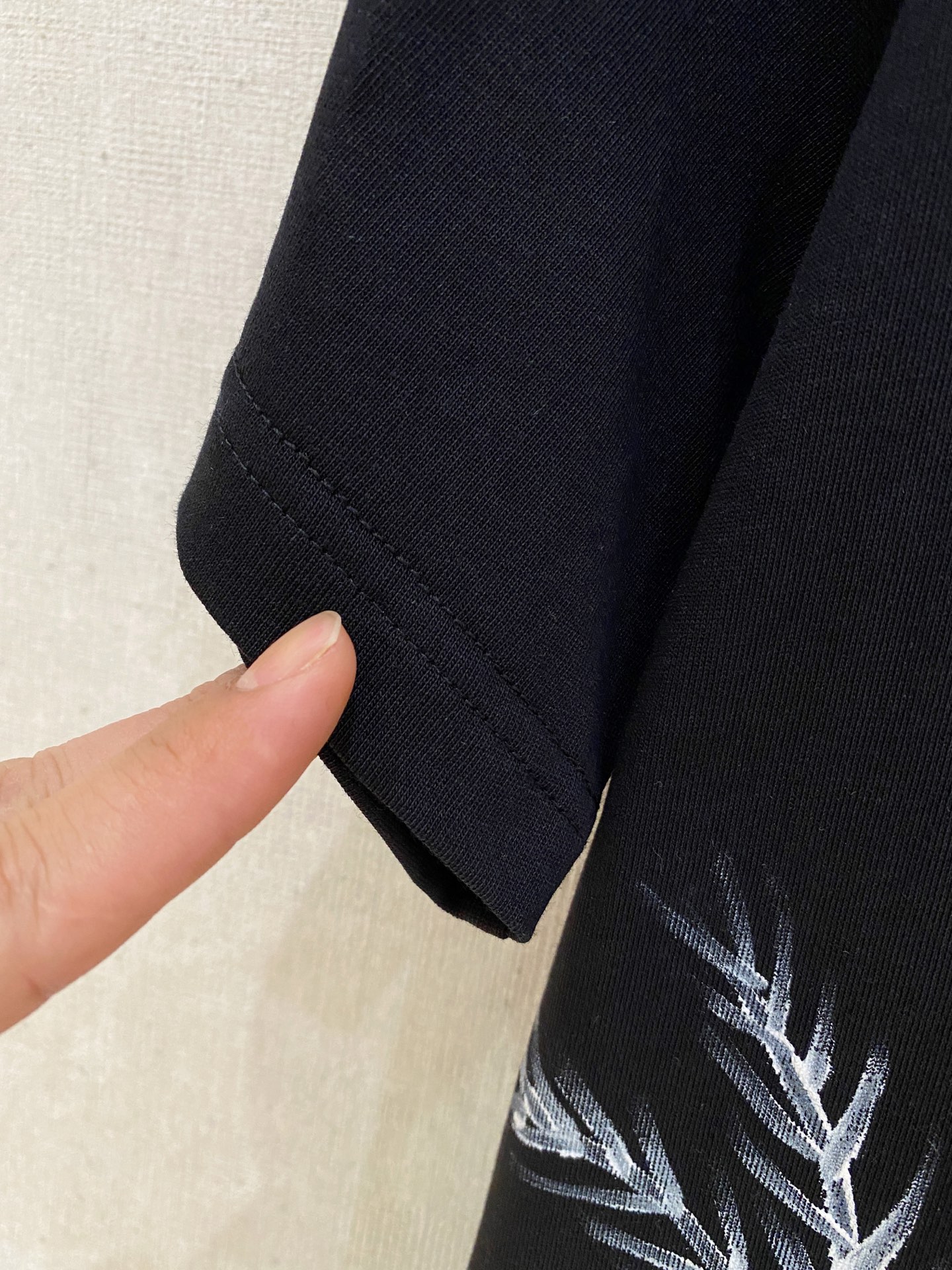 🌾退换# 杜嘉班纳D&G26春夏新品专柜首发最新款短袖圆领T恤 高端订制 设计前卫时尚！品牌logo手绘