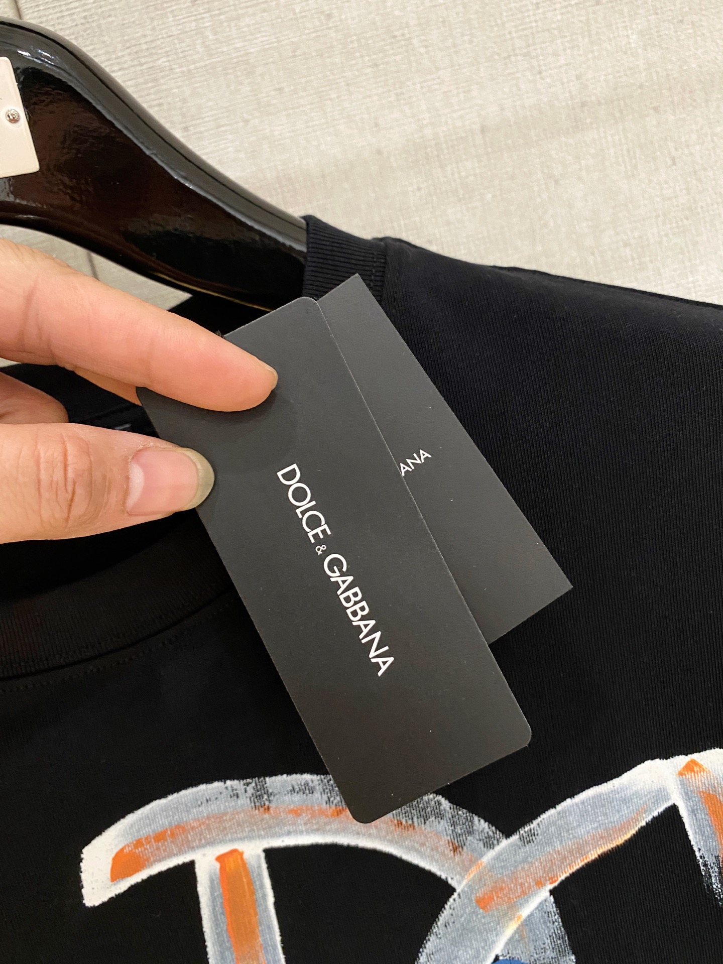 🌾退换# 杜嘉班纳D&G26春夏新品专柜首发最新款短袖圆领T恤 高端订制 设计前卫时尚！品牌logo手绘