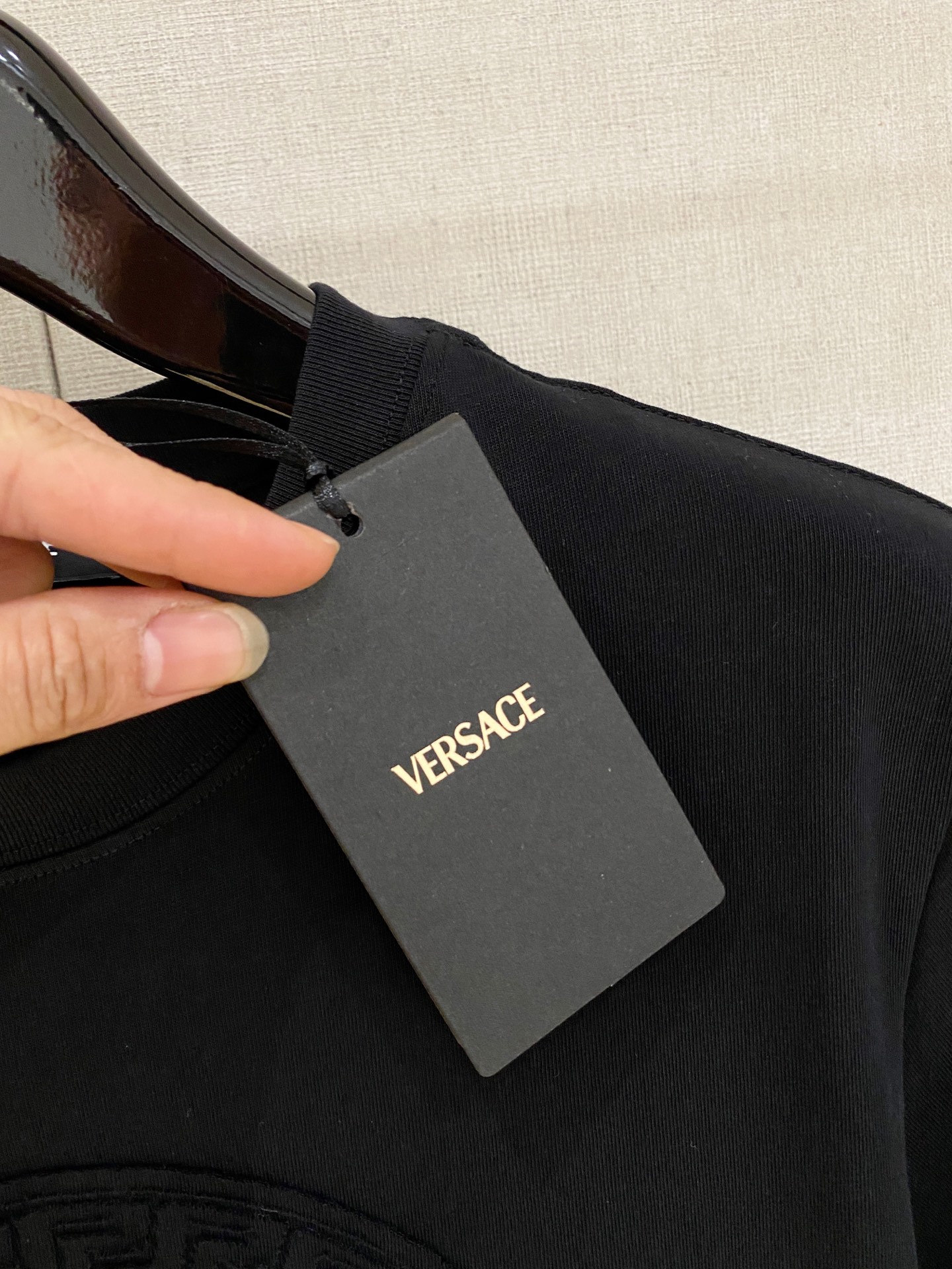 🌾退换# 瓦萨Versace26春夏新品专柜首发最新款短袖圆领T恤 高端订制 设计前卫时尚！品牌logo