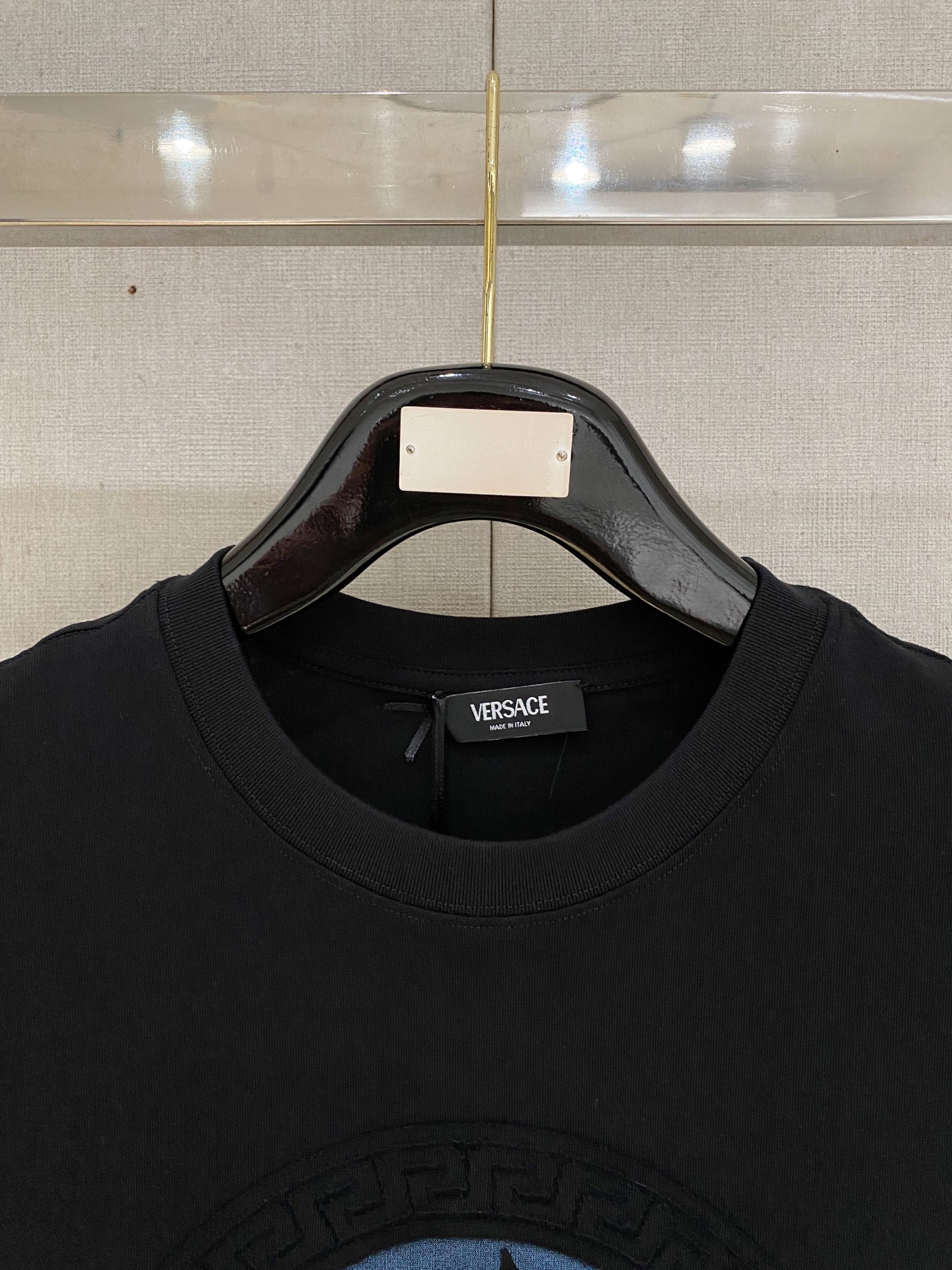 🌾退换# 瓦萨Versace26春夏新品专柜首发最新款短袖圆领T恤 高端订制 设计前卫时尚！品牌logo