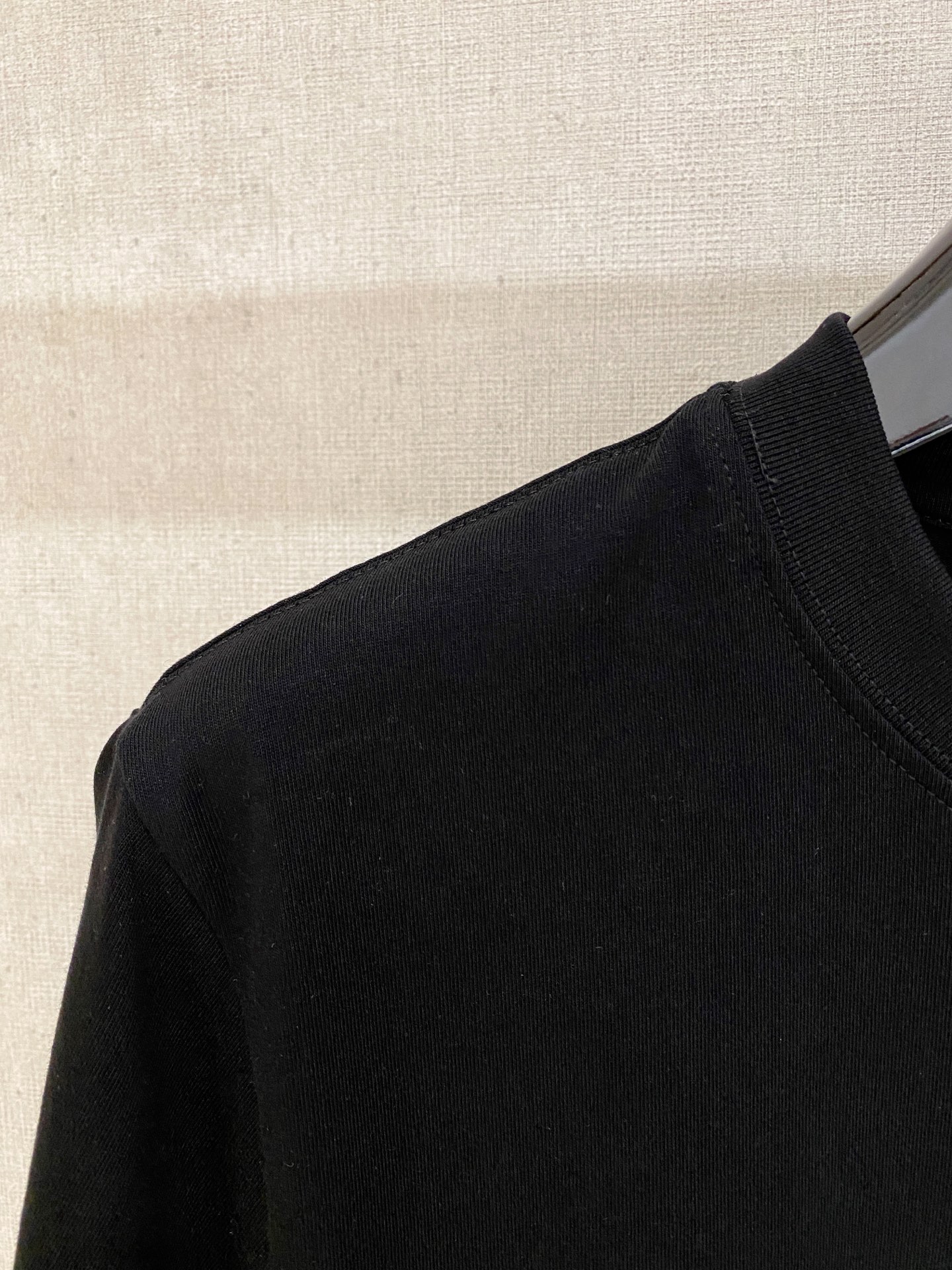 🌾退换# 瓦萨Versace26春夏新品专柜首发最新款短袖圆领T恤 高端订制 设计前卫时尚！品牌logo