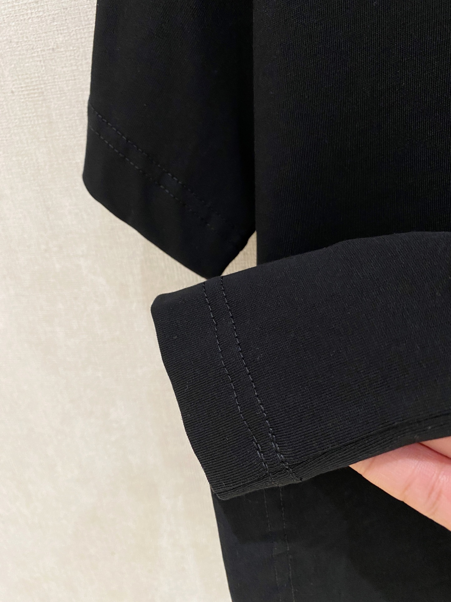 🌾退换# 芬迪Fendi26春夏新品专柜首发最新款短袖圆领T恤 高端订制 设计前卫时尚！品牌logo重工