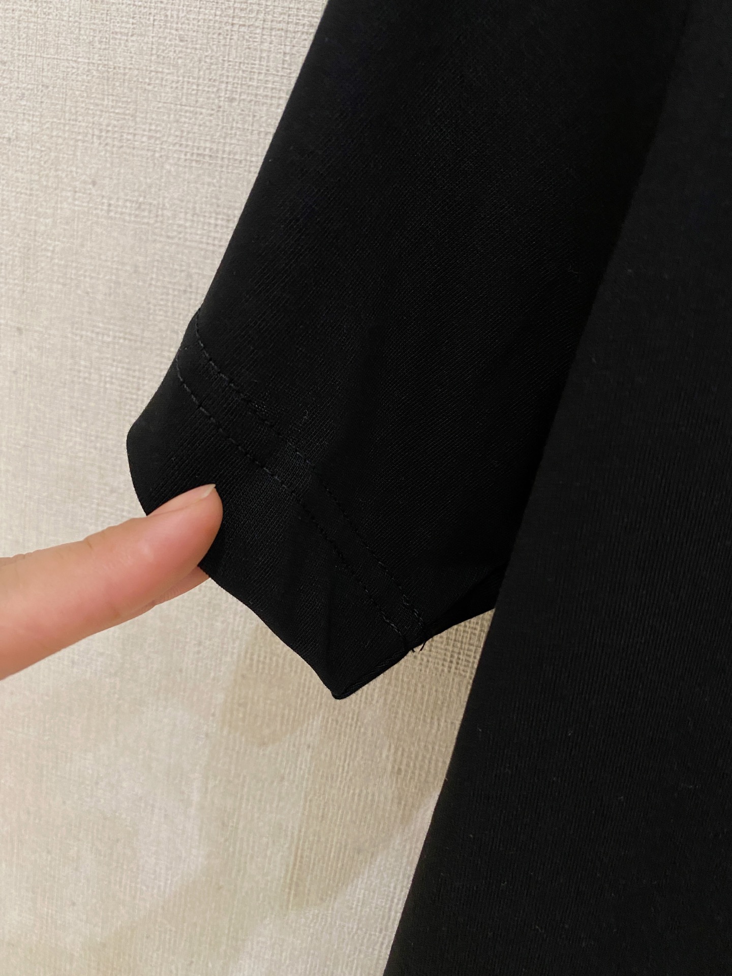 🌾退换# 路易威登LV26春夏新品专柜首发最新款短袖圆领T恤 高端订制 设计前卫时尚！品牌logo手绘重