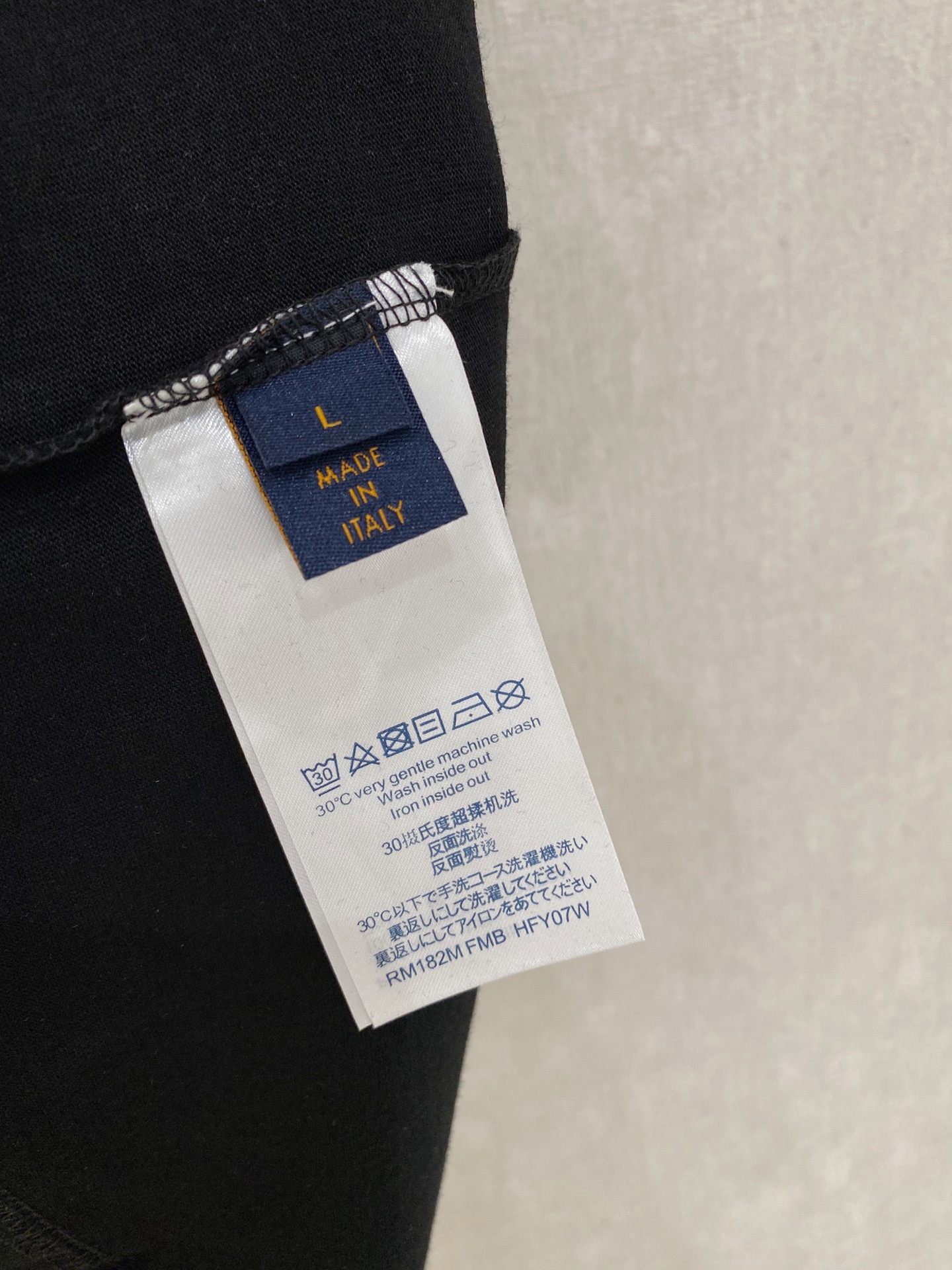 🌾退换# 路易威登LV26春夏新品专柜首发最新款短袖圆领T恤 高端订制 设计前卫时尚！品牌logo手绘重