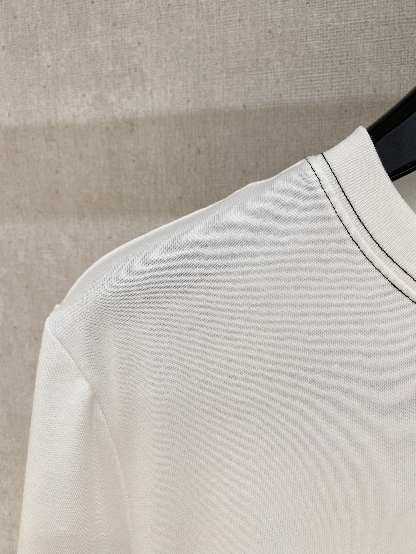 🌾退换# 迪奥Dior26春夏新品专柜首发最新款短袖圆领T恤 高端订制 设计前卫时尚！品牌logo重工艺