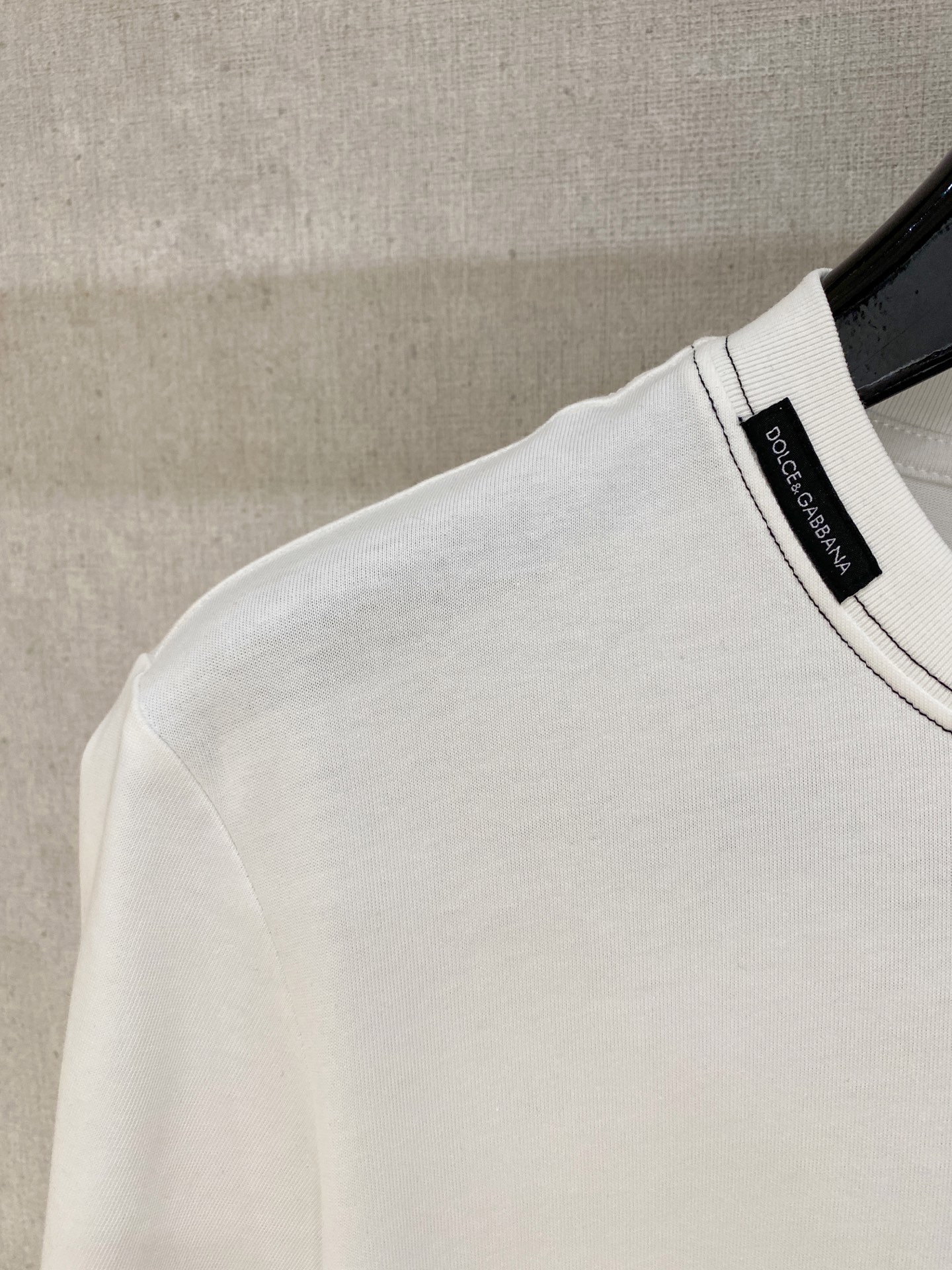 🌾退换# 杜嘉班纳D&G26春夏新品专柜首发最新款短袖圆领T恤 高端订制 设计前卫时尚！品牌logo重工