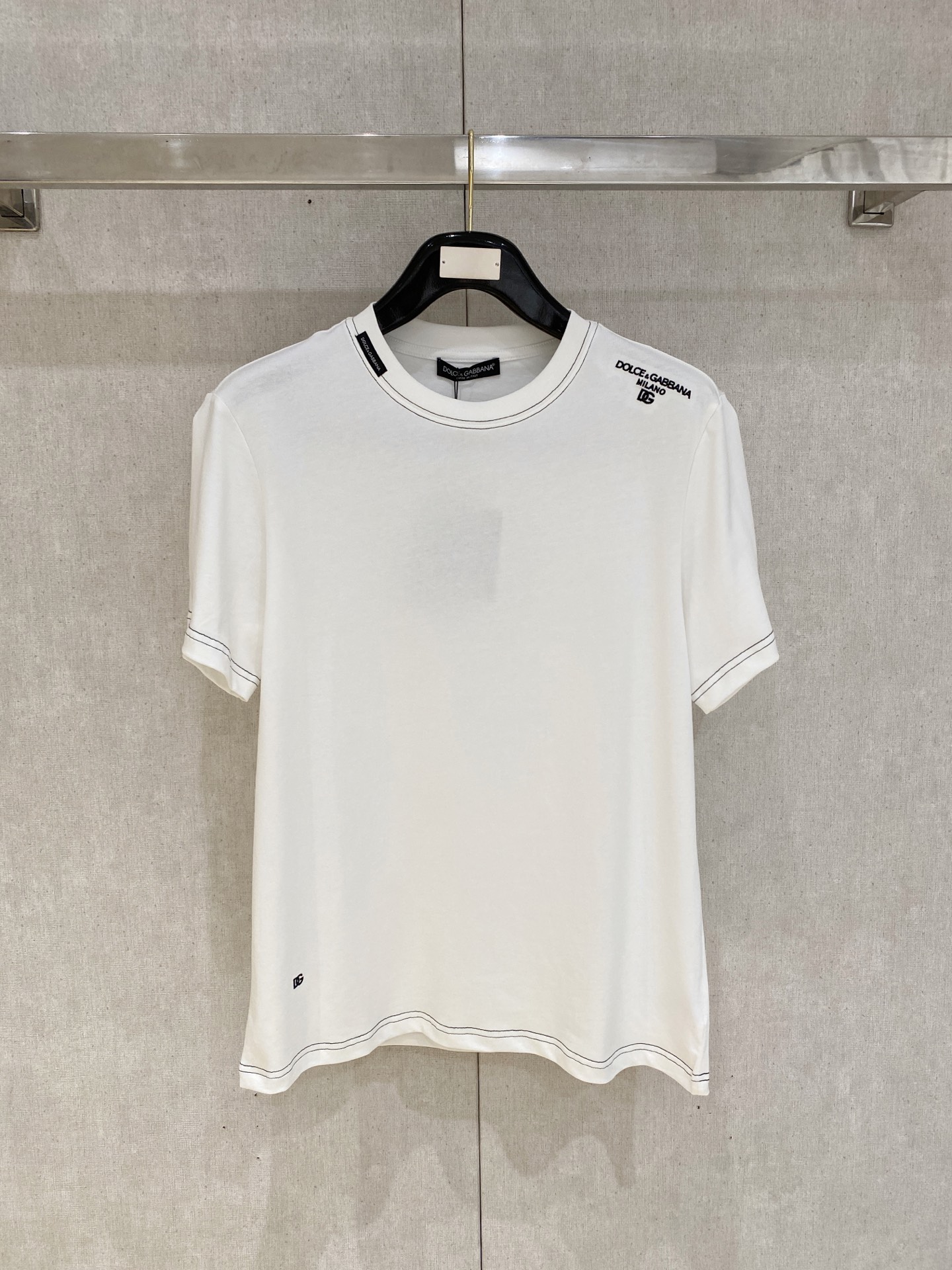 🌾退换# 杜嘉班纳D&G26春夏新品专柜首发最新款短袖圆领T恤 高端订制 设计前卫时尚！品牌logo重工