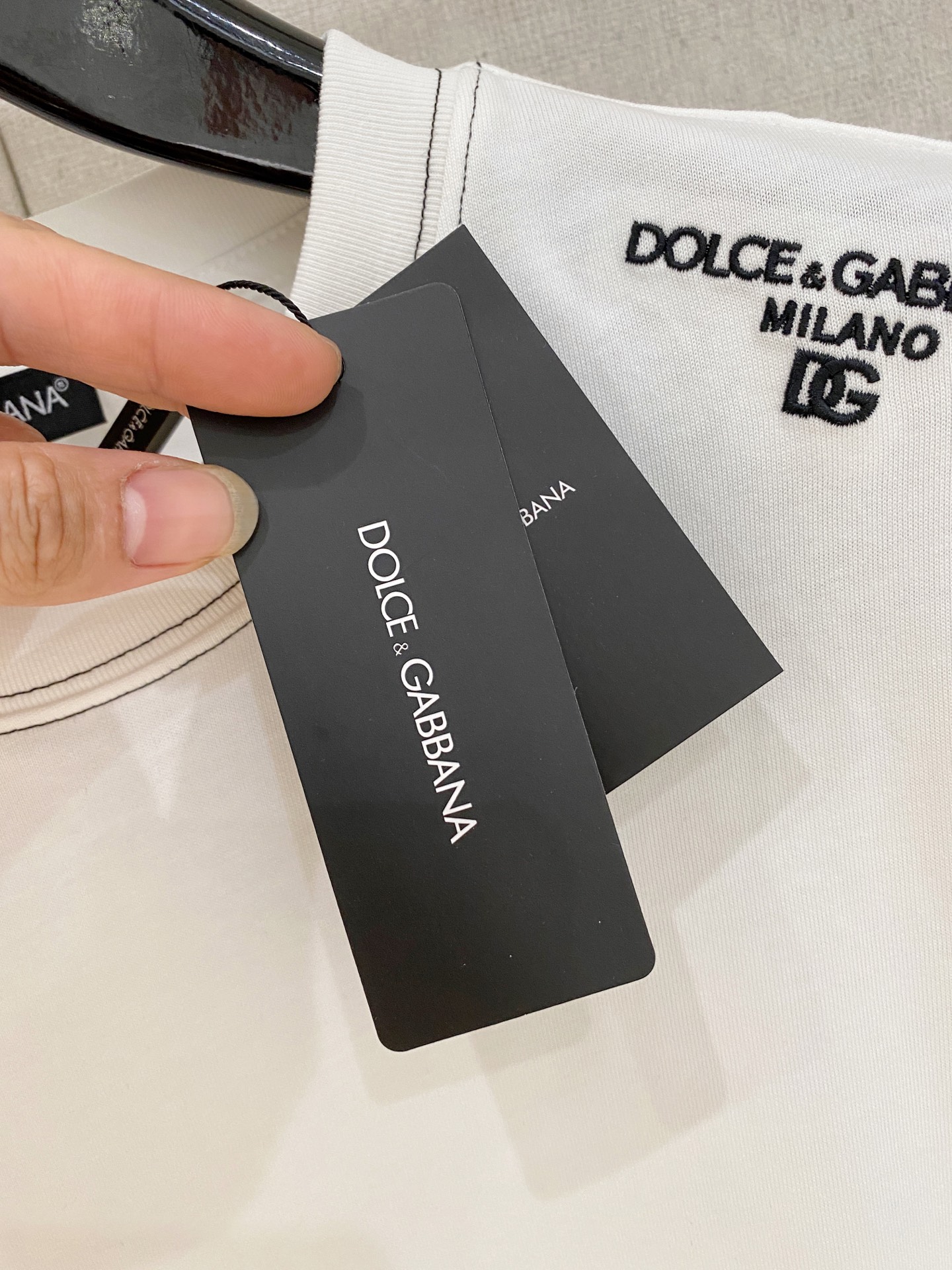 🌾退换# 杜嘉班纳D&G26春夏新品专柜首发最新款短袖圆领T恤 高端订制 设计前卫时尚！品牌logo重工