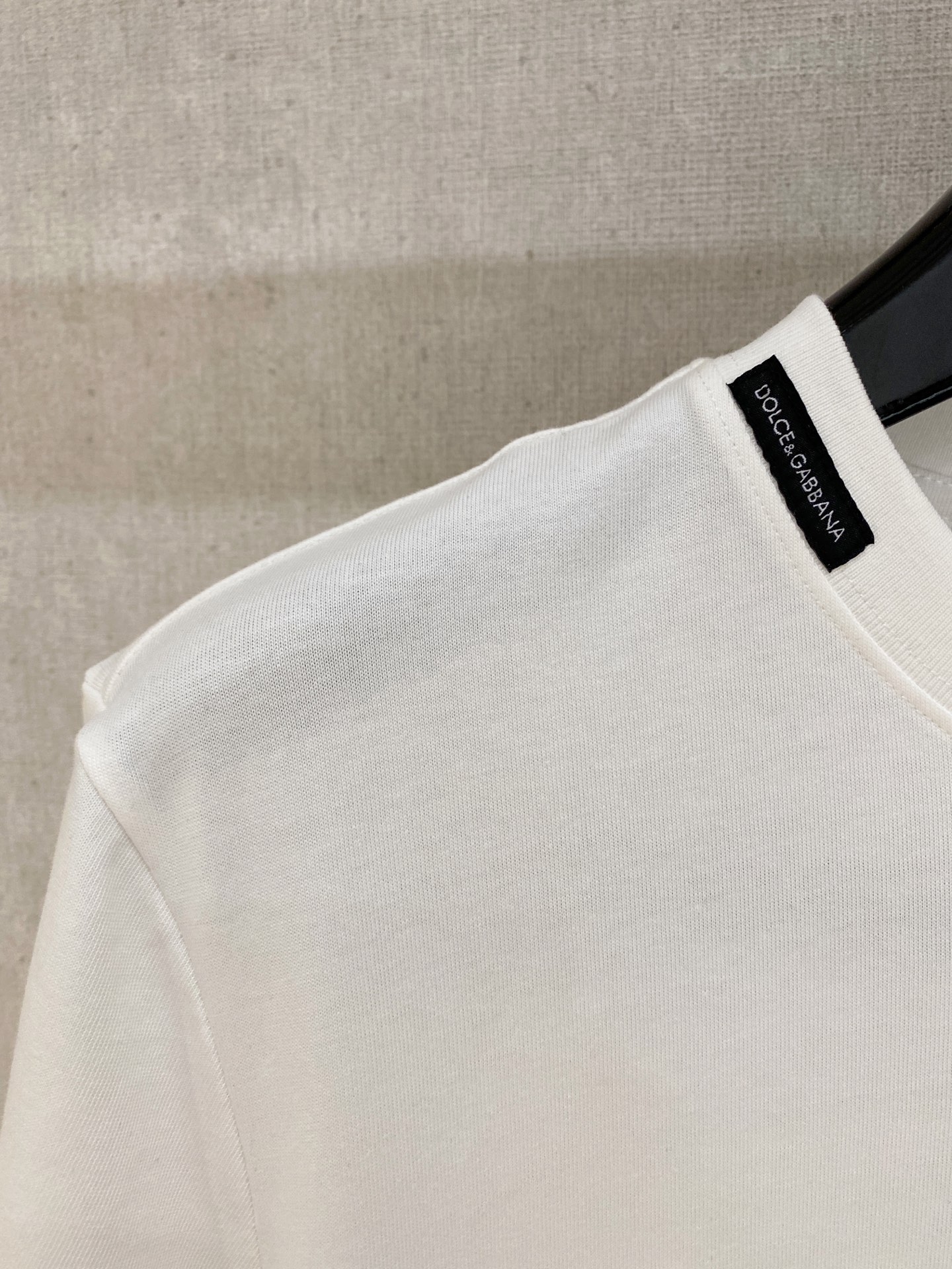 🌾退换# 杜嘉班纳D&G26春夏新品专柜首发最新款短袖圆领T恤 高端订制 设计前卫时尚！品牌logo手绘