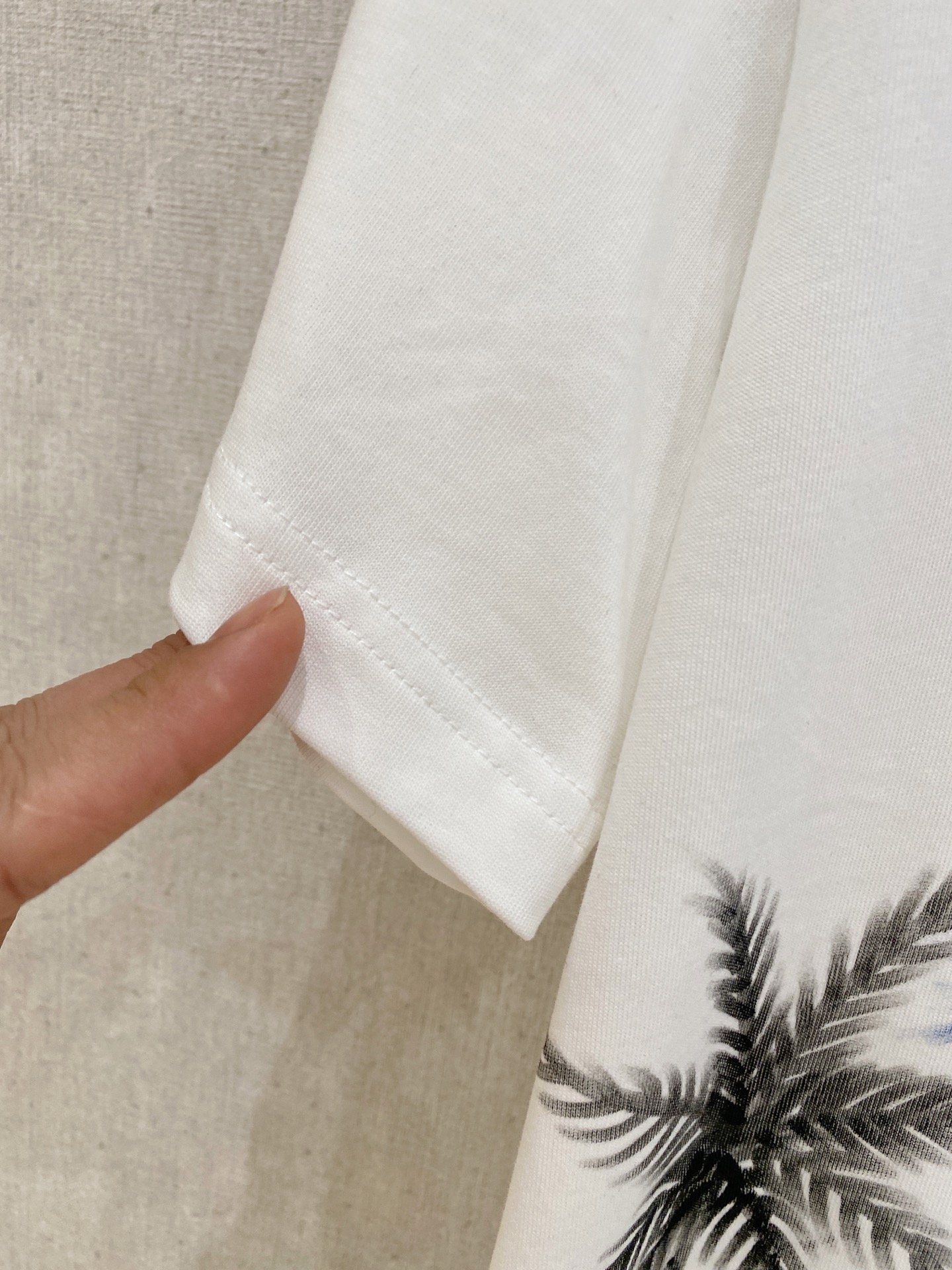 🌾退换# 杜嘉班纳D&G26春夏新品专柜首发最新款短袖圆领T恤 高端订制 设计前卫时尚！品牌logo手绘