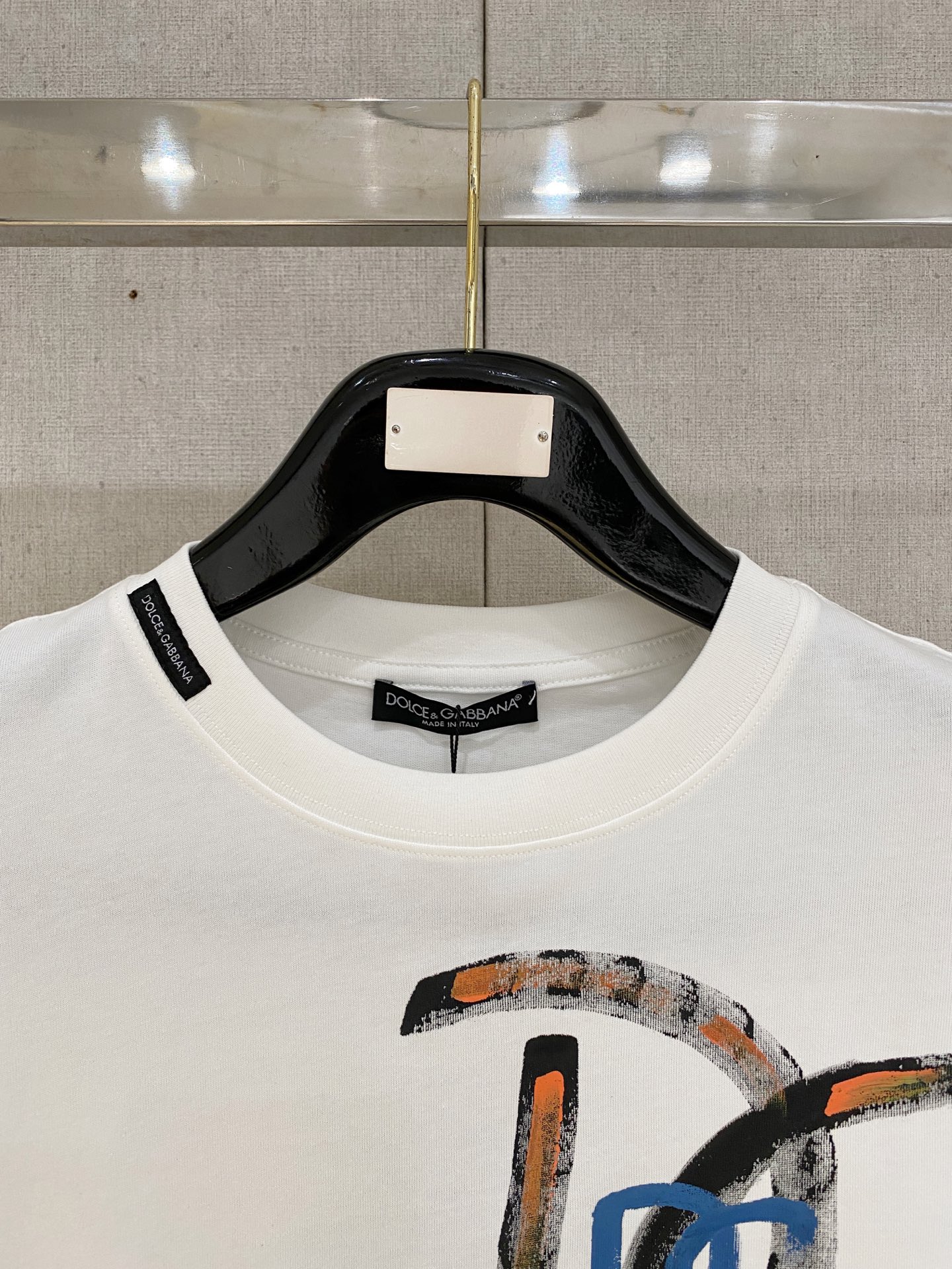 🌾退换# 杜嘉班纳D&G26春夏新品专柜首发最新款短袖圆领T恤 高端订制 设计前卫时尚！品牌logo手绘