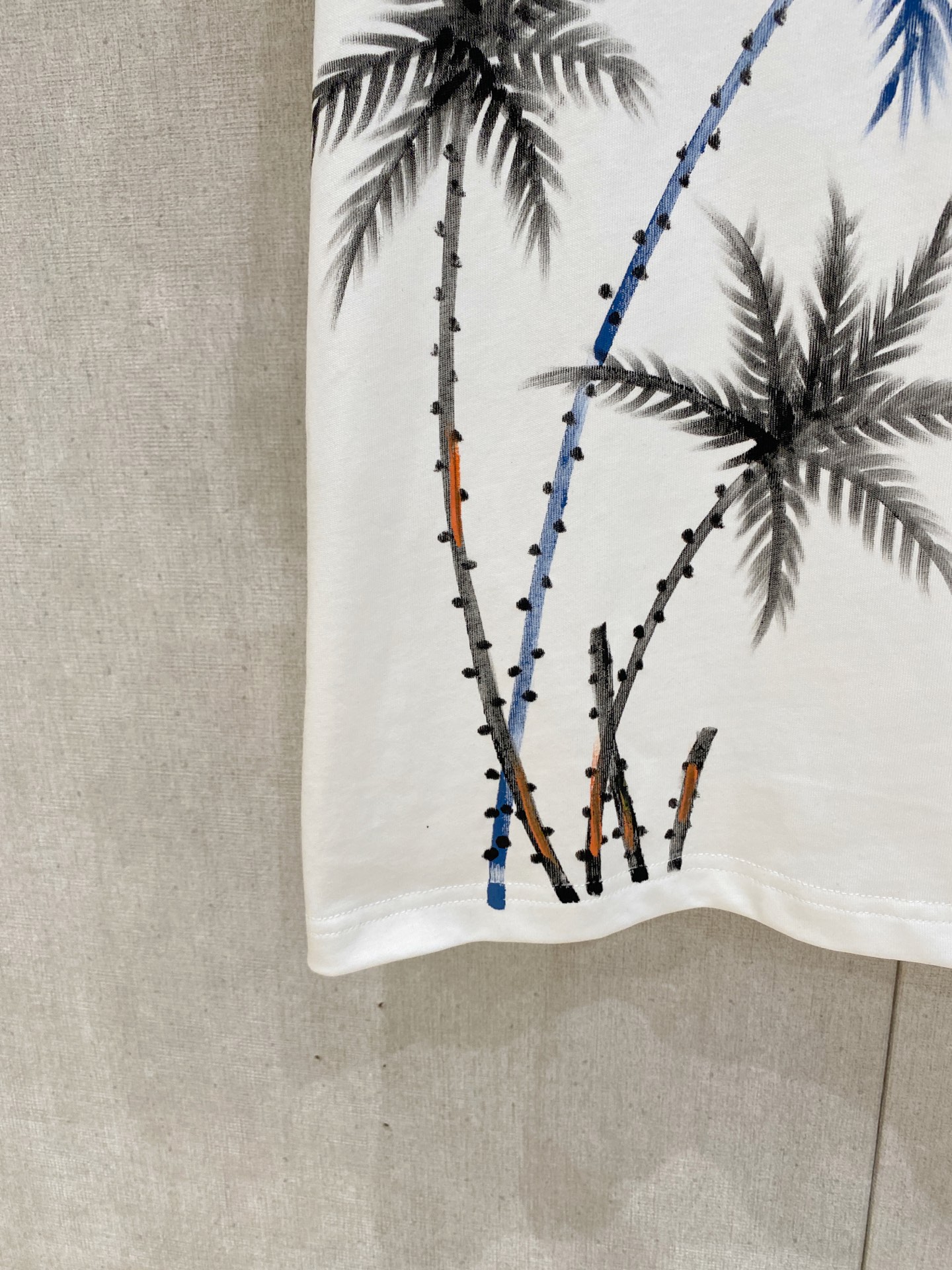 🌾退换# 杜嘉班纳D&G26春夏新品专柜首发最新款短袖圆领T恤 高端订制 设计前卫时尚！品牌logo手绘