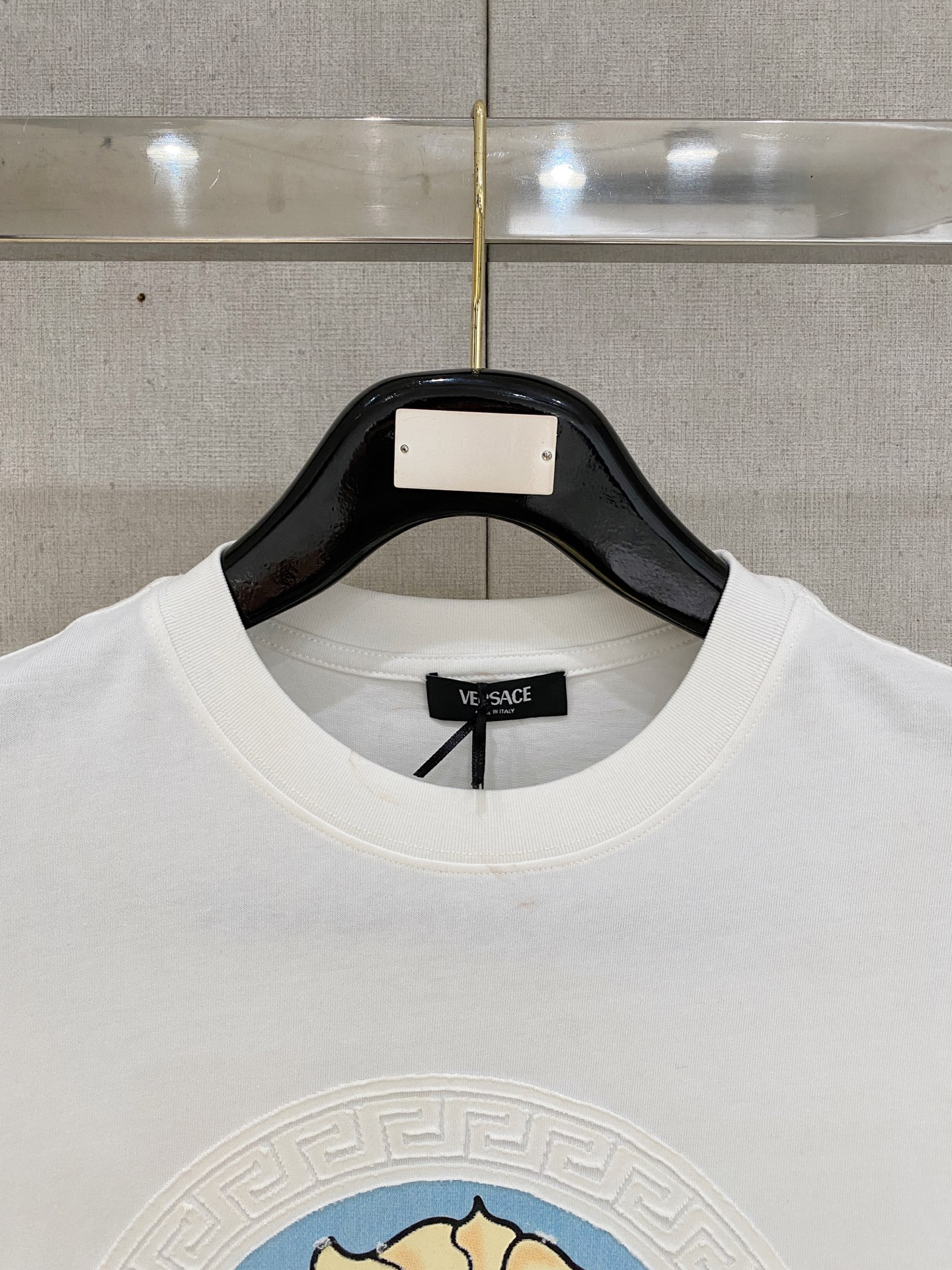 🌾退换# 瓦萨Versace26春夏新品专柜首发最新款短袖圆领T恤 高端订制 设计前卫时尚！品牌logo