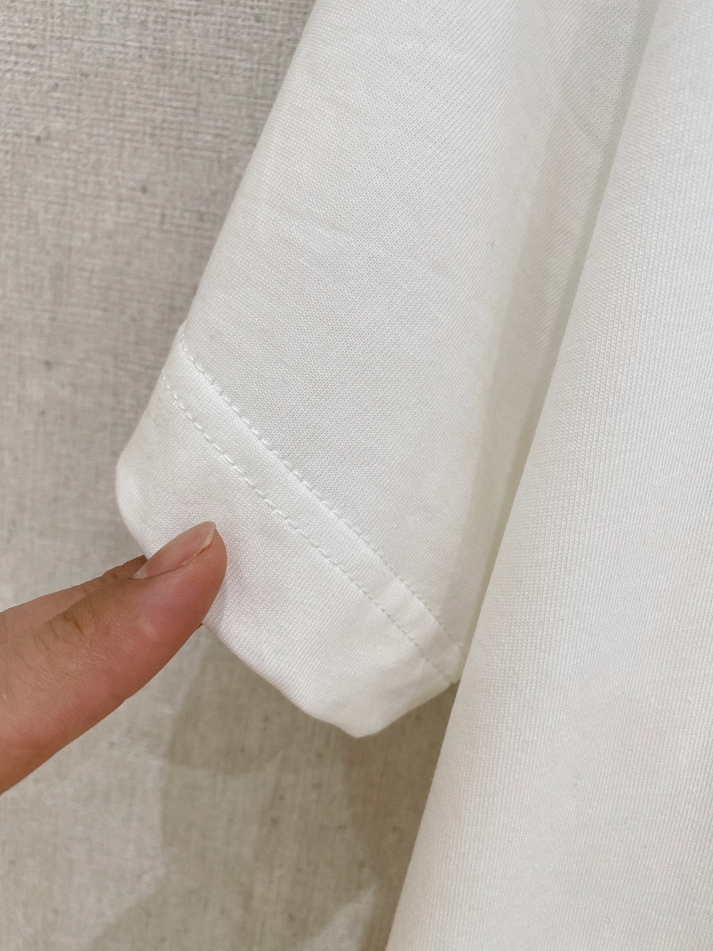 🌾退换# 古驰Gucci26春夏新品专柜首发最新款短袖圆领T恤 高端订制 设计前卫时尚！品牌logo重工