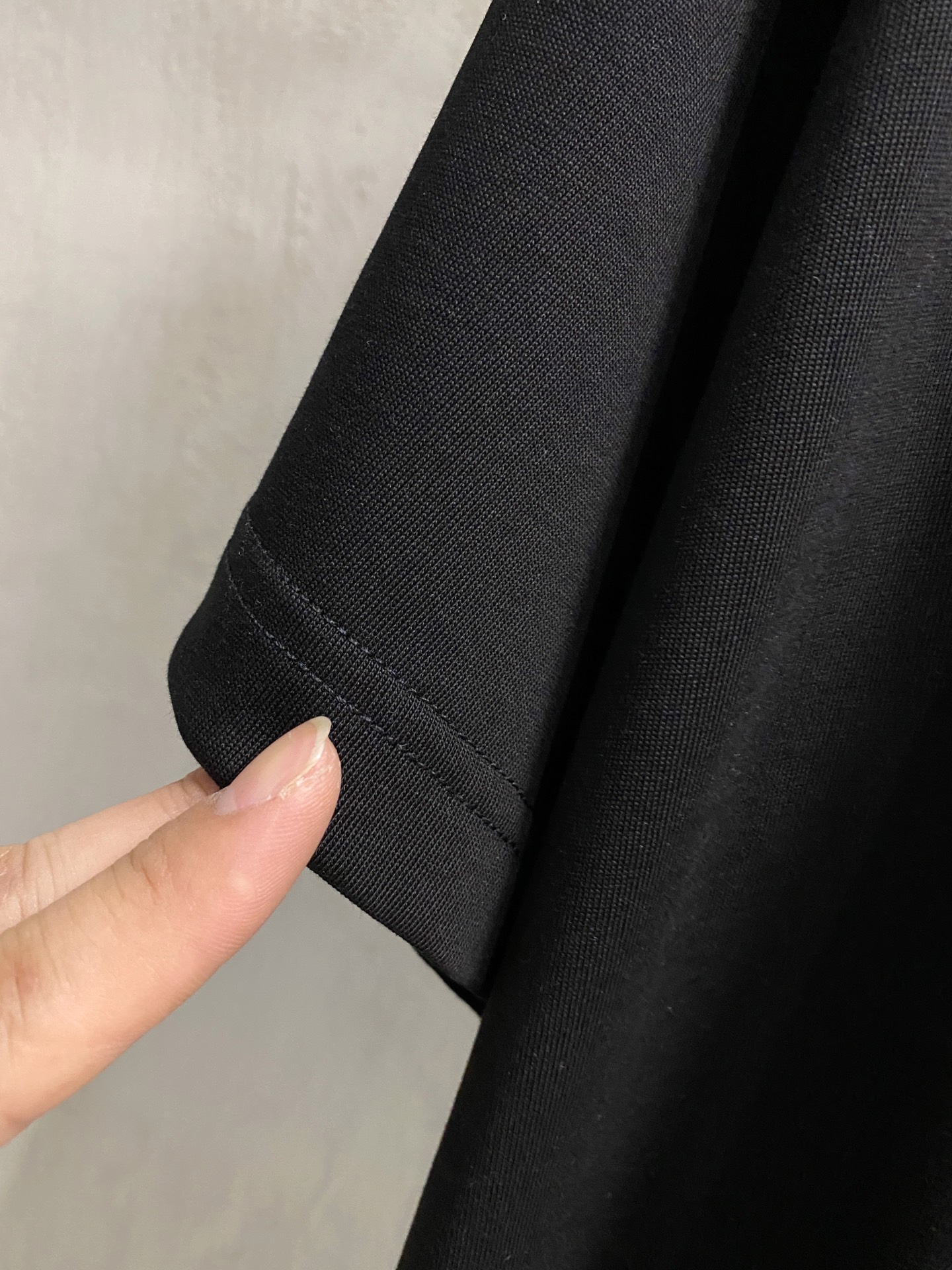 LOW罗意威2026ss夏季最新品，时尚休闲圆领短袖T恤，棉+索罗娜面料，舒适透气，顶级刺绣🪡工艺字母图