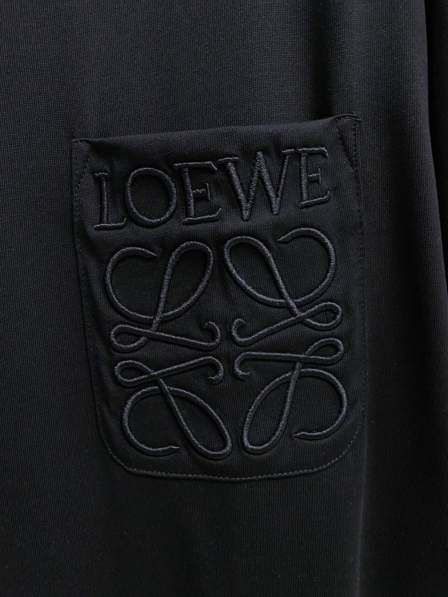 LOW罗意威2026ss夏季最新品，时尚休闲圆领短袖T恤，棉+索罗娜面料，舒适透气，顶级刺绣🪡工艺字母图