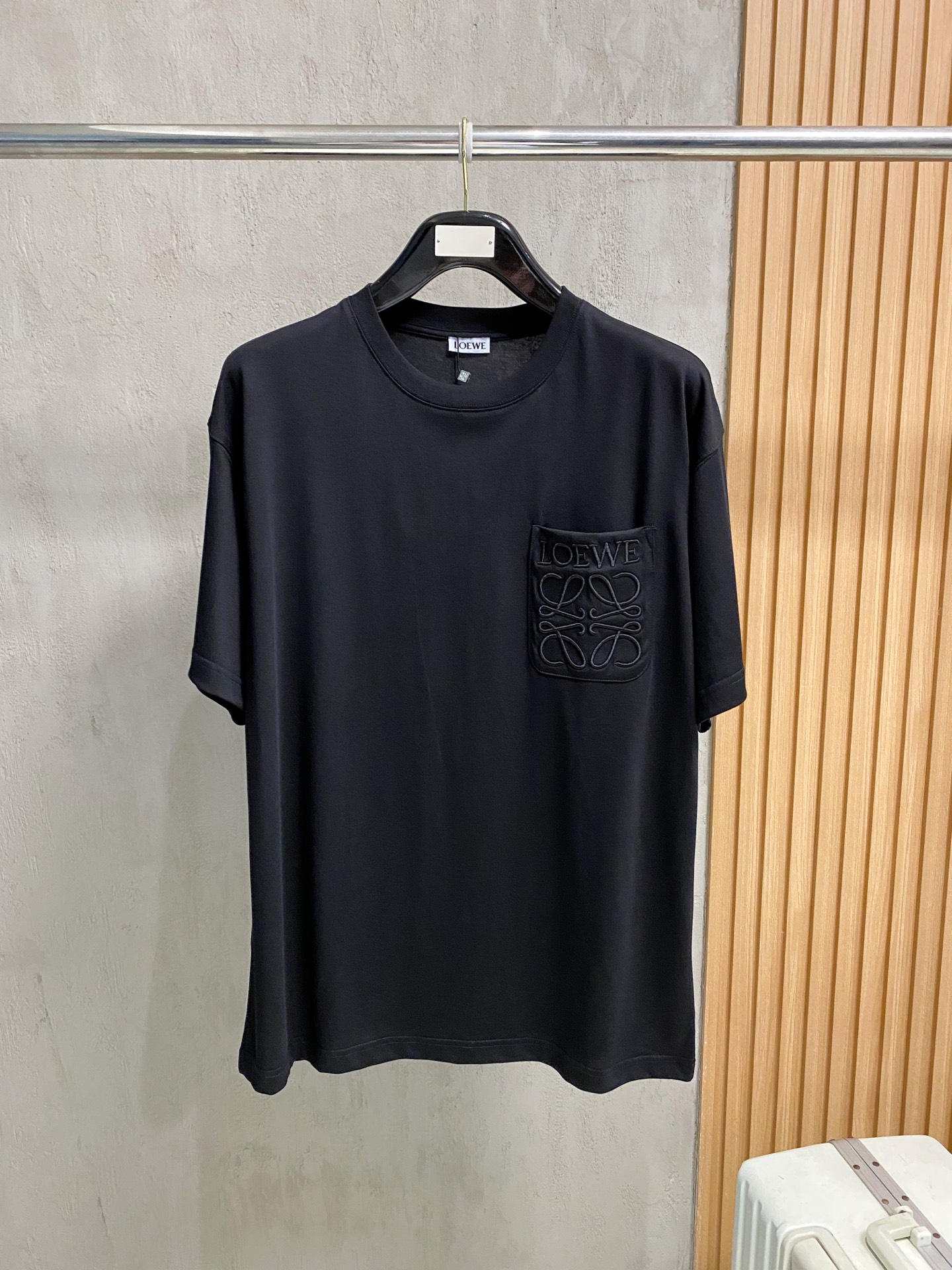 LOW罗意威2026ss夏季最新品，时尚休闲圆领短袖T恤，棉+索罗娜面料，舒适透气，顶级刺绣🪡工艺字母图