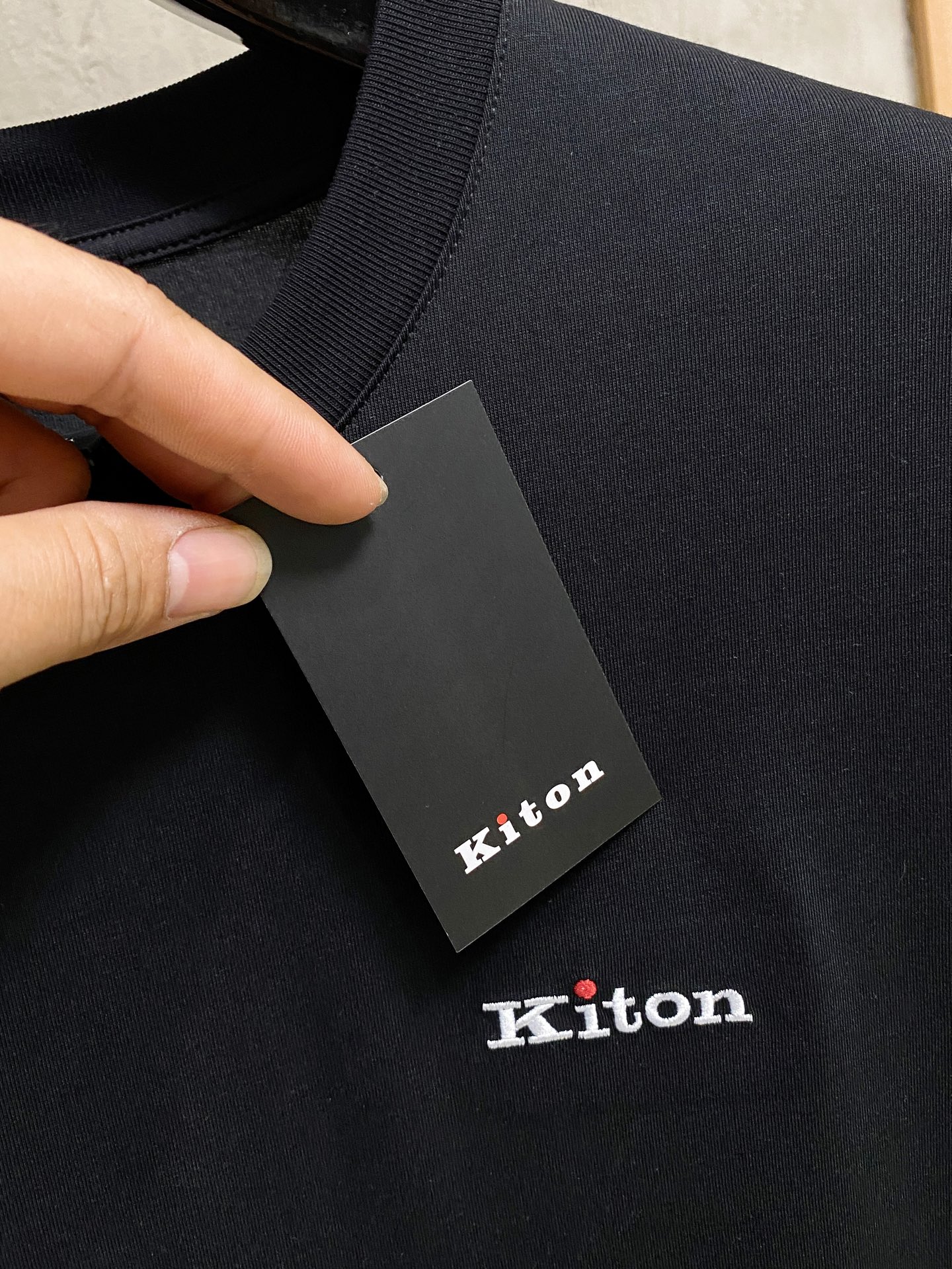 KITON家2026ss夏季最新品，专柜同步有售，时尚休闲圆领短袖T恤，采用进口原版面料，棉+索罗娜面料