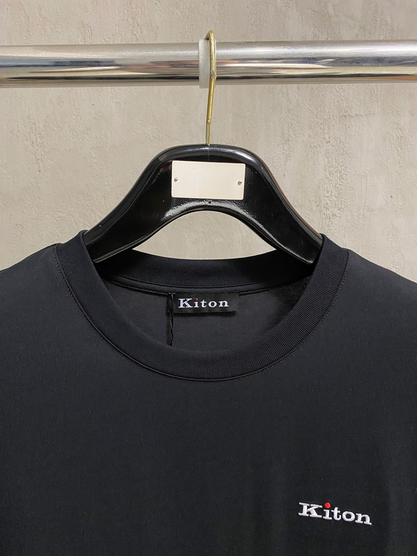 KITON家2026ss夏季最新品，专柜同步有售，时尚休闲圆领短袖T恤，采用进口原版面料，棉+索罗娜面料