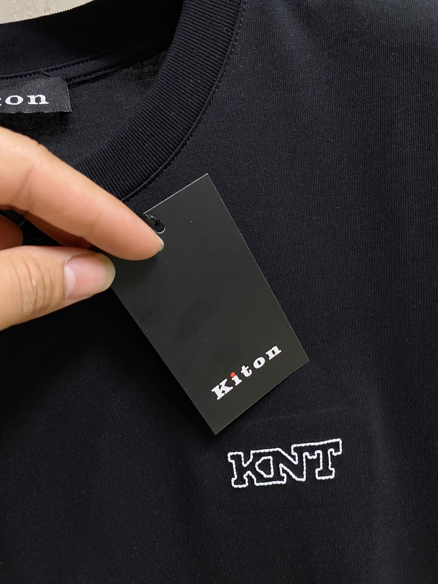 KITON家2026ss夏季最新品，专柜同步有售，时尚休闲圆领短袖T恤，采用进口原版面料，棉+索罗娜面料