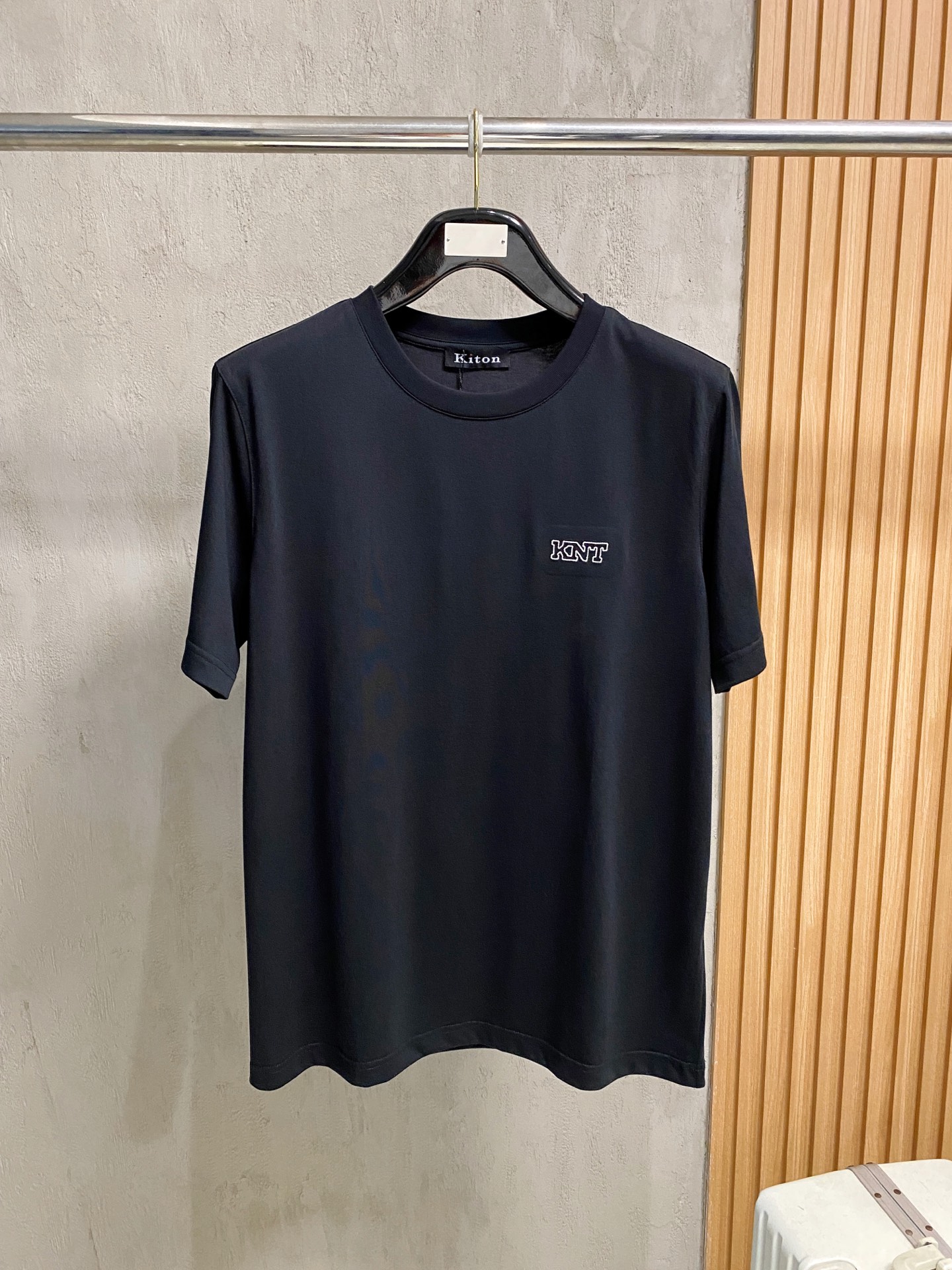 KITON家2026ss夏季最新品，专柜同步有售，时尚休闲圆领短袖T恤，采用进口原版面料，棉+索罗娜面料