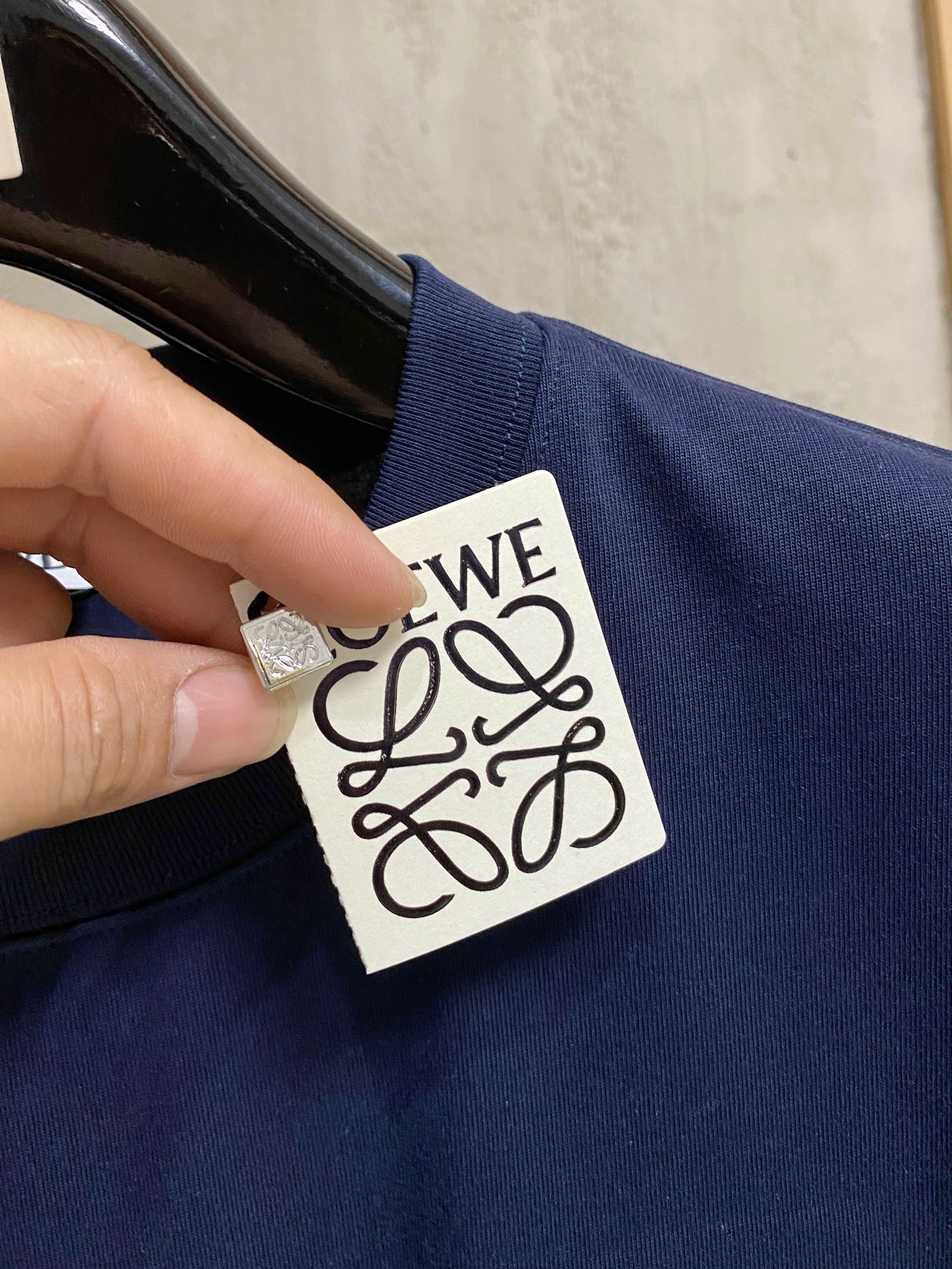 LOW罗意威2026ss夏季最新品，时尚休闲圆领短袖T恤，棉+索罗娜面料，舒适透气，顶级刺绣🪡工艺字母图