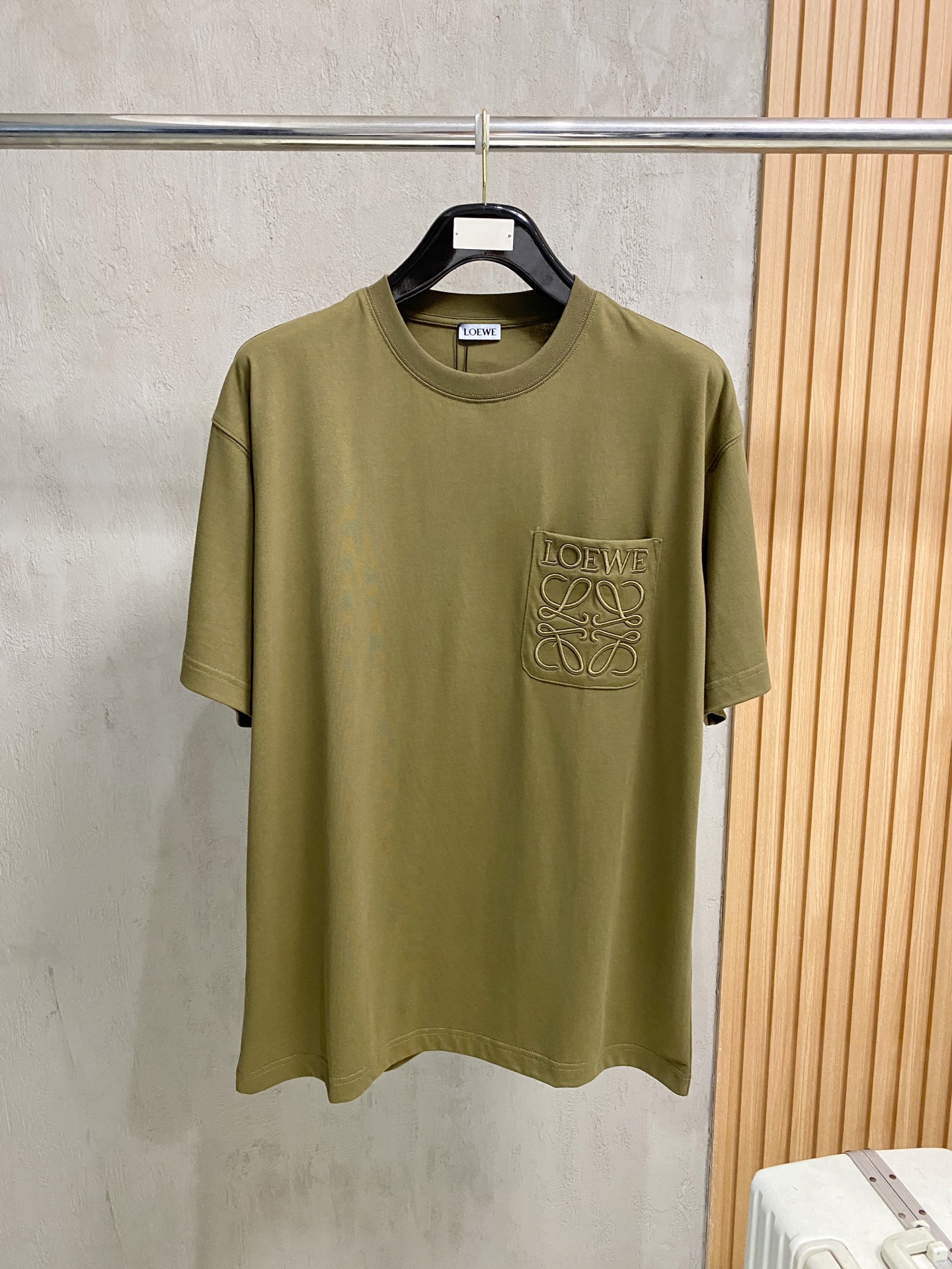 LOW罗意威2026ss夏季最新品，时尚休闲圆领短袖T恤，棉+索罗娜面料，舒适透气，顶级刺绣🪡工艺字母图