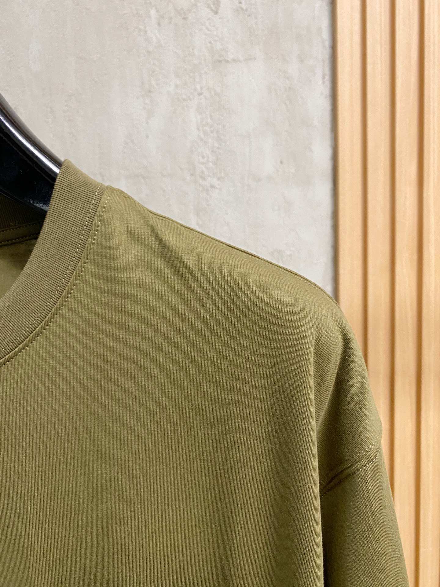 LOW罗意威2026ss夏季最新品，时尚休闲圆领短袖T恤，棉+索罗娜面料，舒适透气，顶级刺绣🪡工艺字母图