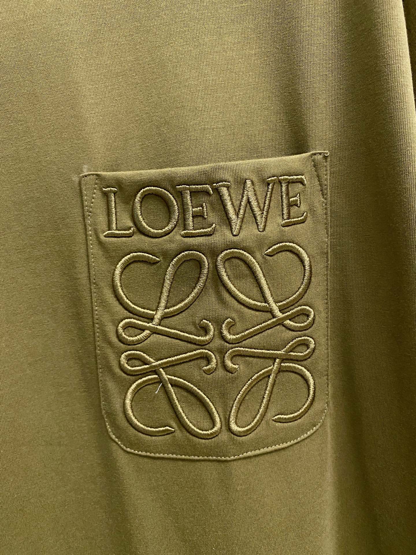 LOW罗意威2026ss夏季最新品，时尚休闲圆领短袖T恤，棉+索罗娜面料，舒适透气，顶级刺绣🪡工艺字母图