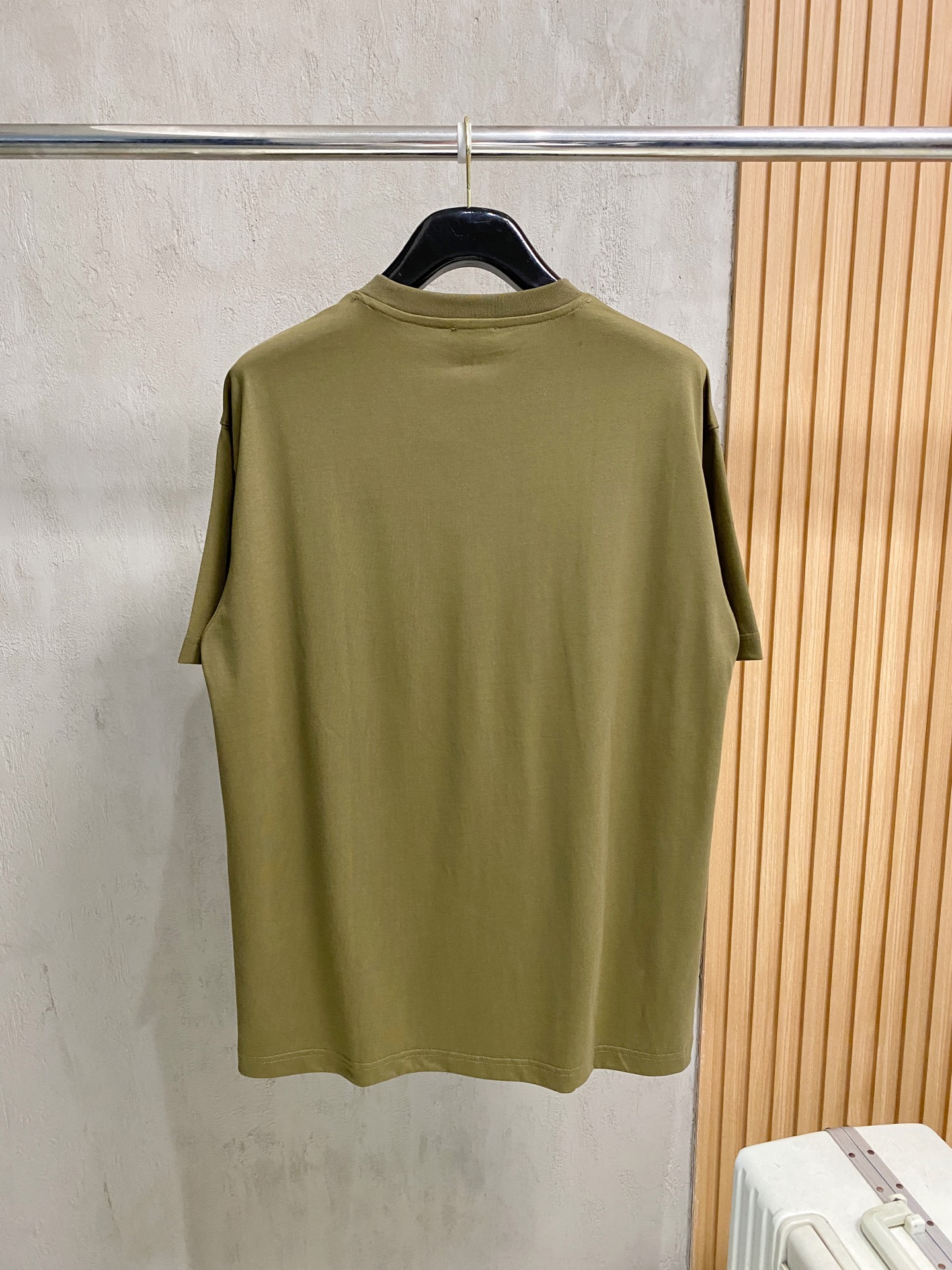 LOW罗意威2026ss夏季最新品，时尚休闲圆领短袖T恤，棉+索罗娜面料，舒适透气，顶级刺绣🪡工艺字母图