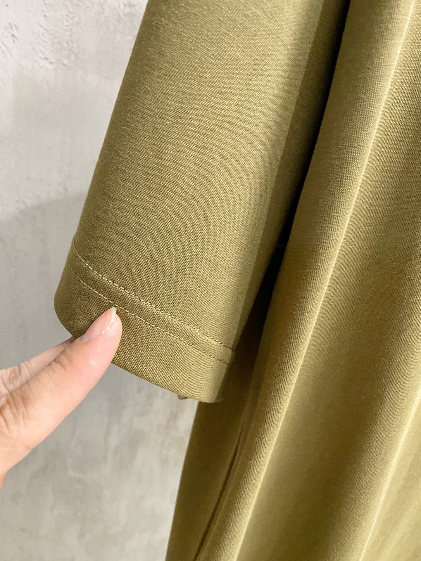 LOW罗意威2026ss夏季最新品，时尚休闲圆领短袖T恤，棉+索罗娜面料，舒适透气，顶级刺绣🪡工艺字母图