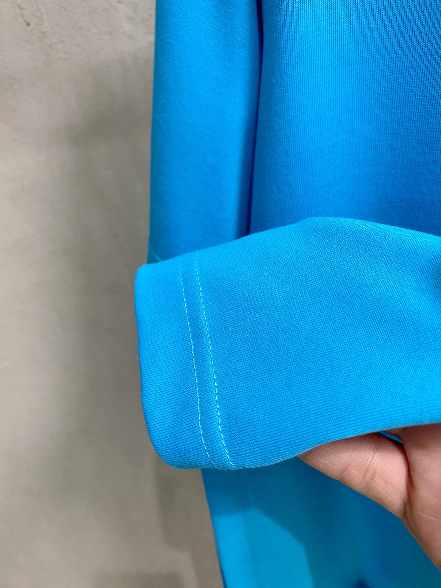 KITON家2026ss夏季最新品，专柜同步有售，时尚休闲圆领短袖T恤，采用进口原版面料，棉+索罗娜面料