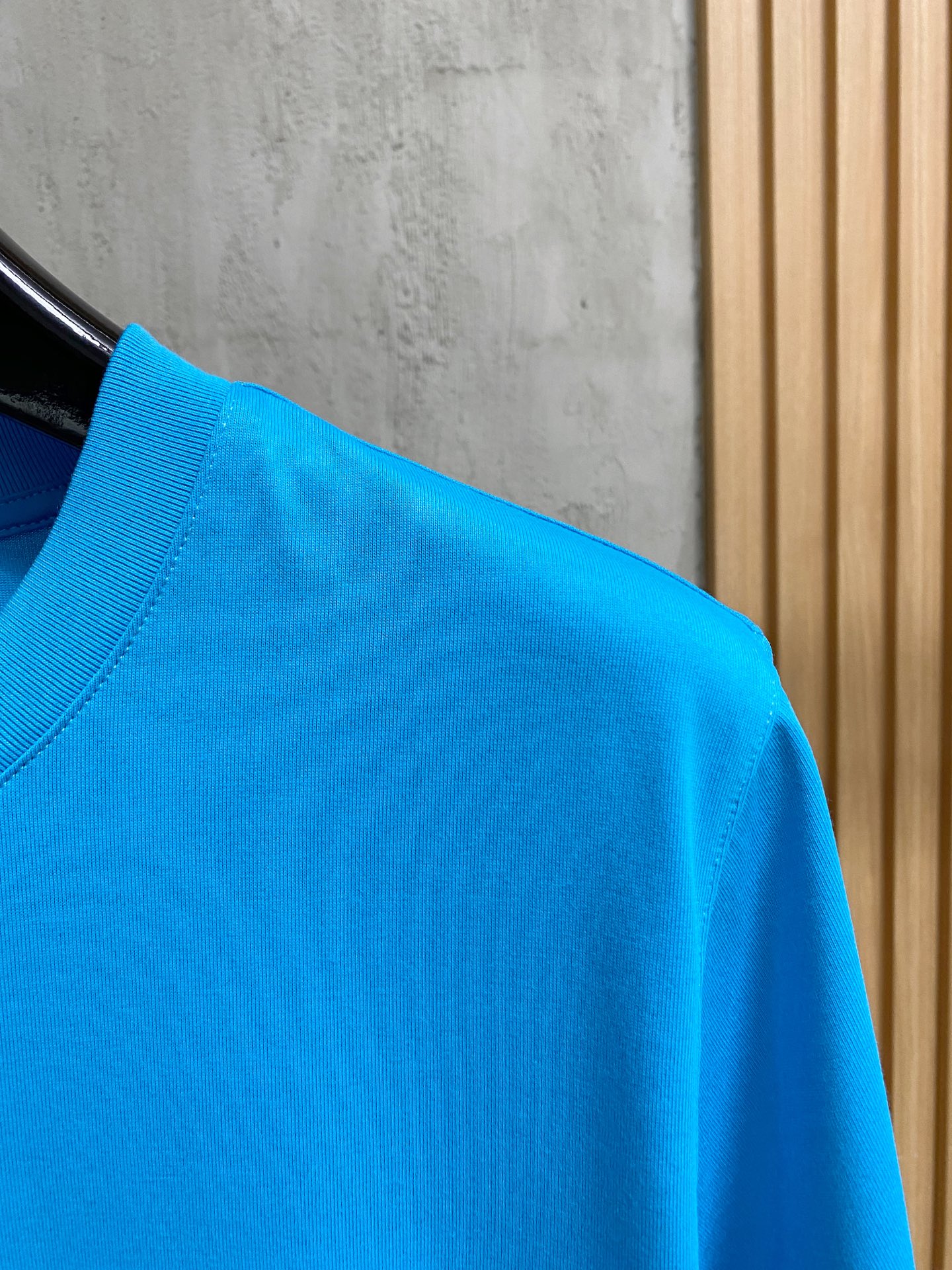 KITON家2026ss夏季最新品，专柜同步有售，时尚休闲圆领短袖T恤，采用进口原版面料，棉+索罗娜面料