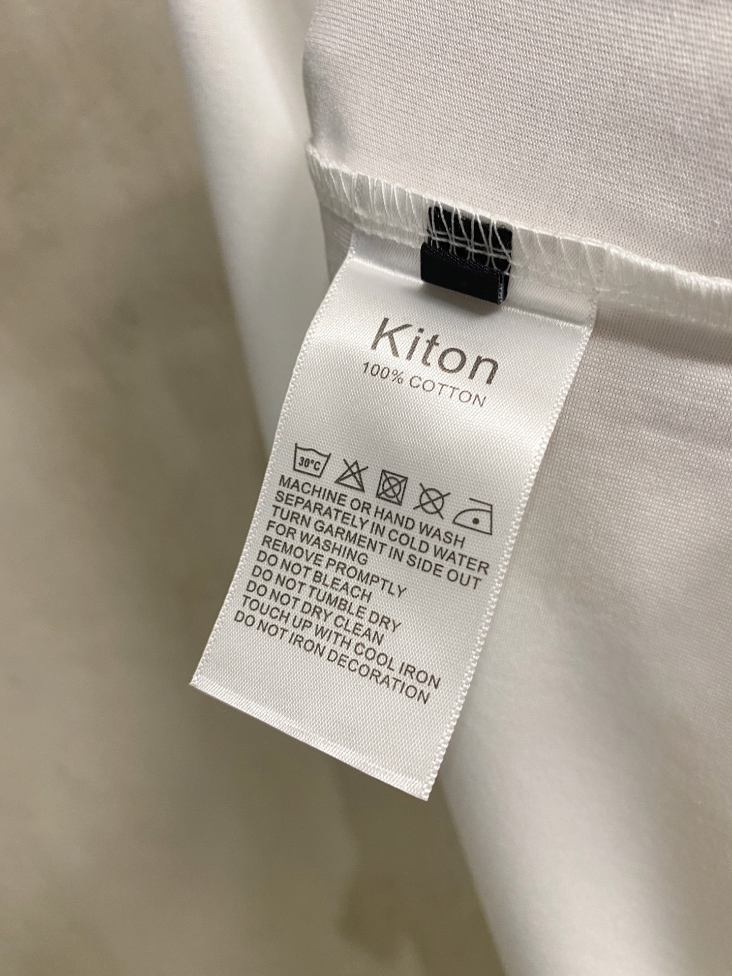 KITON家2026ss夏季最新品，专柜同步有售，时尚休闲圆领短袖T恤，采用进口原版面料，棉+索罗娜面料