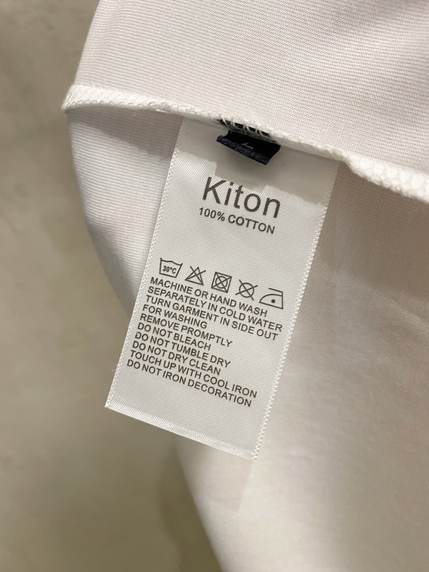 KITON家2026ss夏季最新品，专柜同步有售，时尚休闲圆领短袖T恤，采用进口原版面料，棉+索罗娜面料