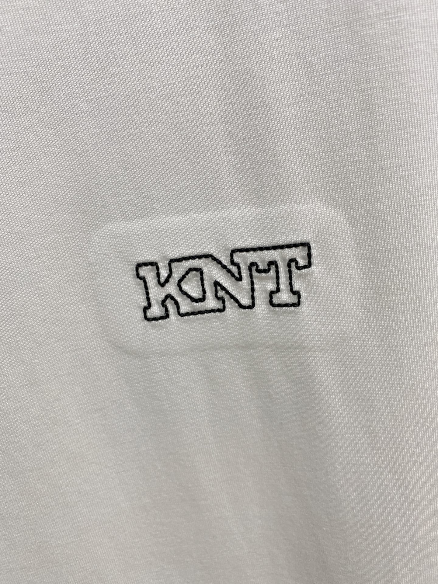 KITON家2026ss夏季最新品，专柜同步有售，时尚休闲圆领短袖T恤，采用进口原版面料，棉+索罗娜面料