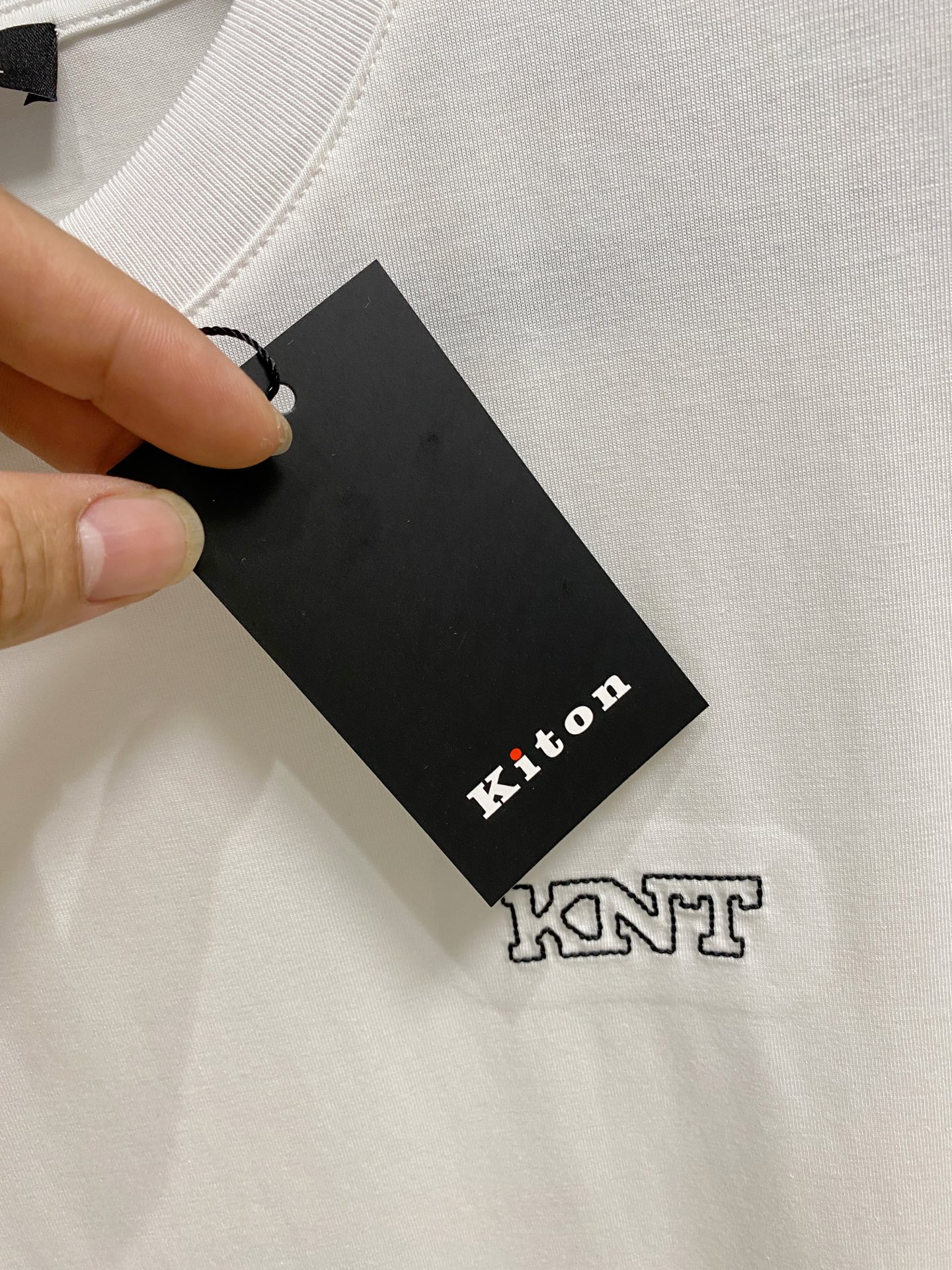 KITON家2026ss夏季最新品，专柜同步有售，时尚休闲圆领短袖T恤，采用进口原版面料，棉+索罗娜面料